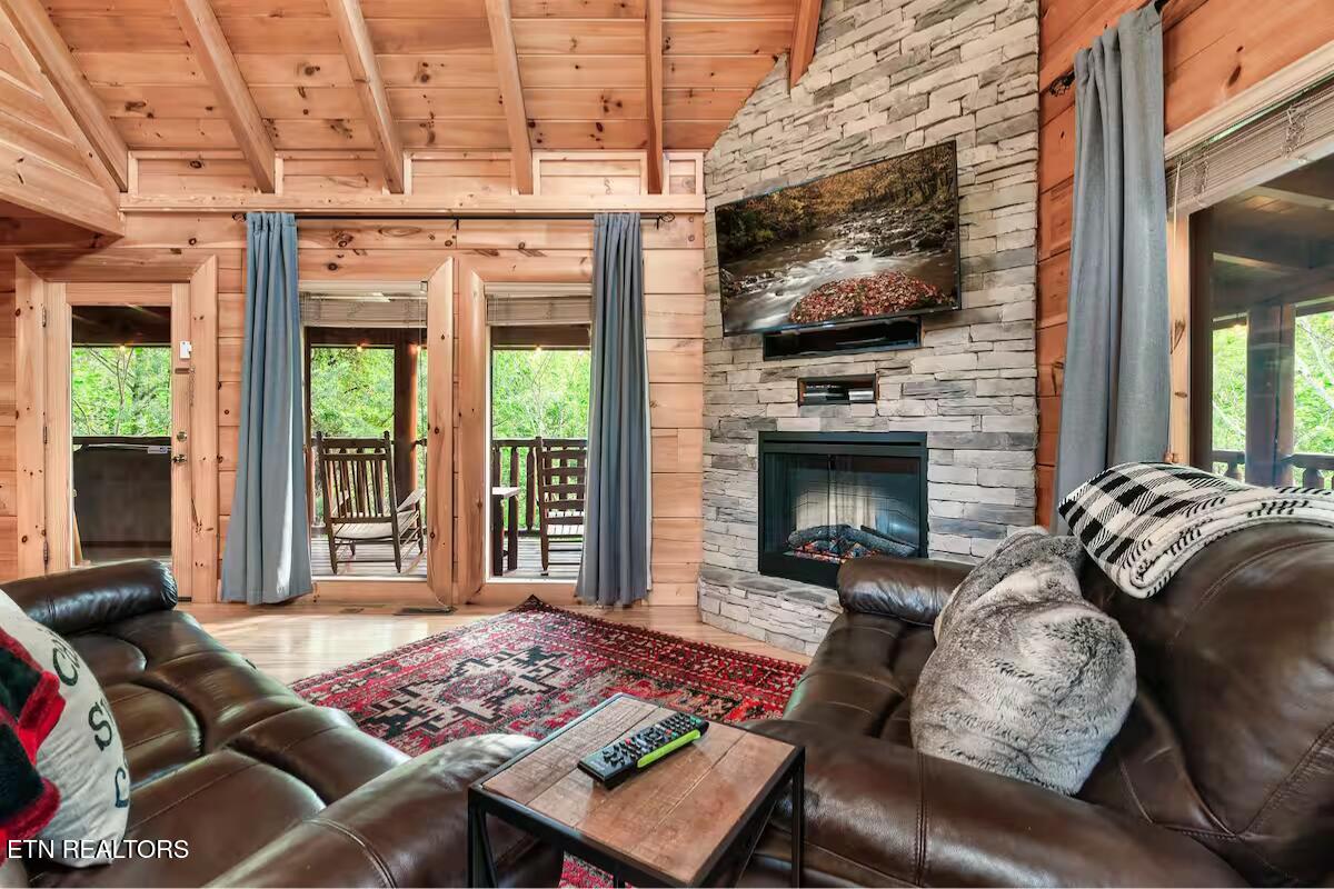 2140 Bear Haven Way Sevierville TN 37876