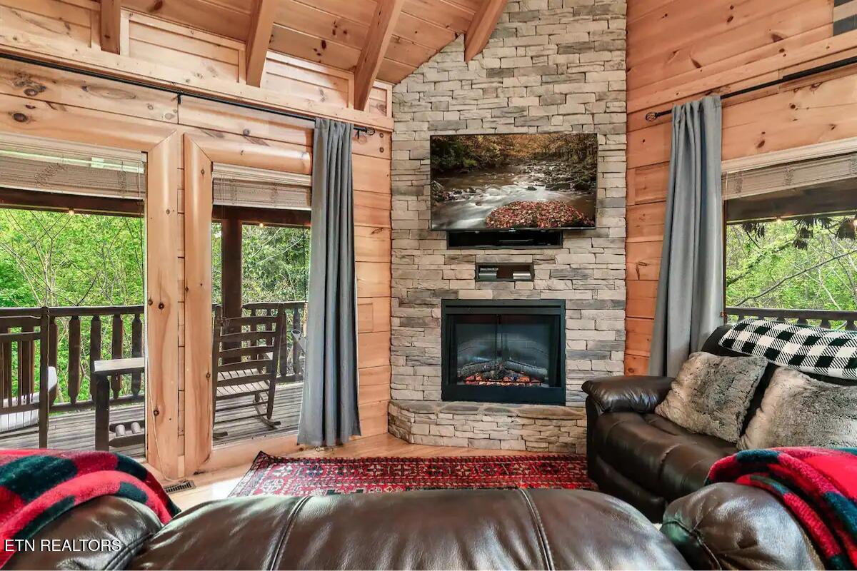 2140 Bear Haven Way Sevierville TN 37876