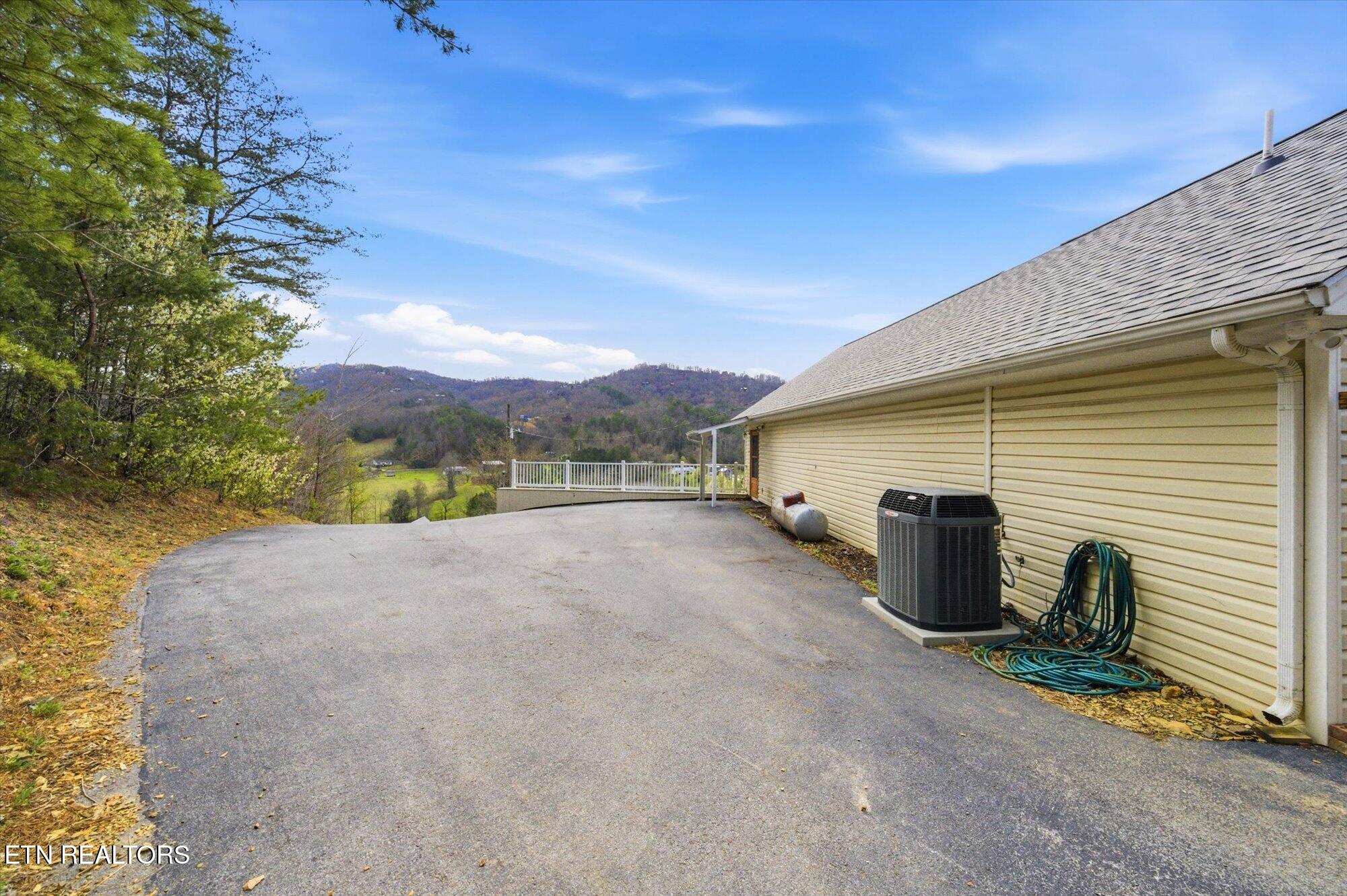 1502 Valley Cove Way Sevierville TN 37862
