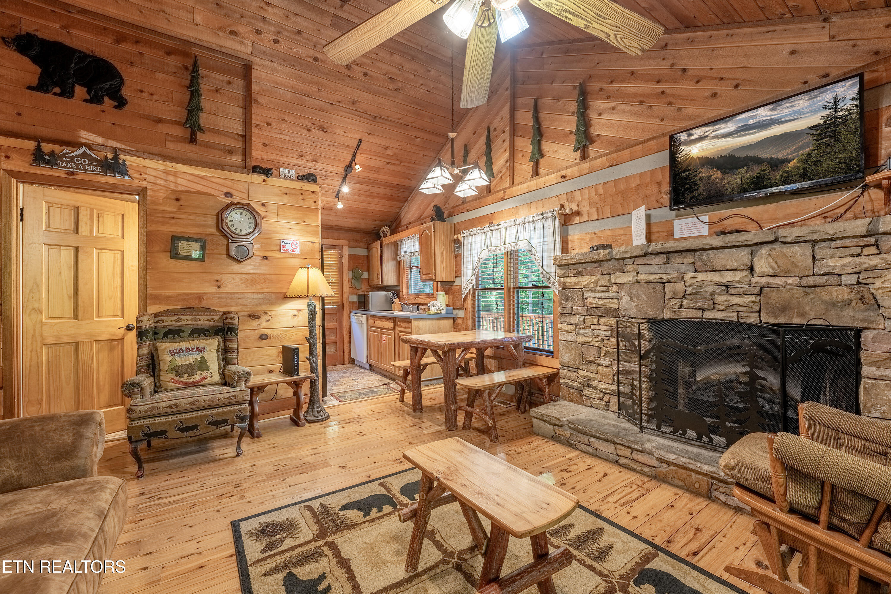 1510 Ridgecrest Drive Pigeon Forge TN 37876