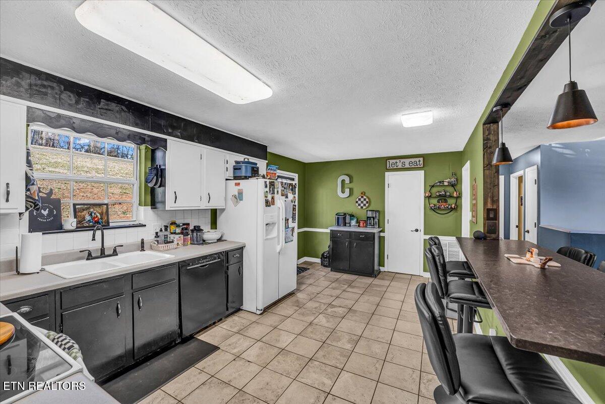 633 Sinking Springs Road Clinton TN 37716