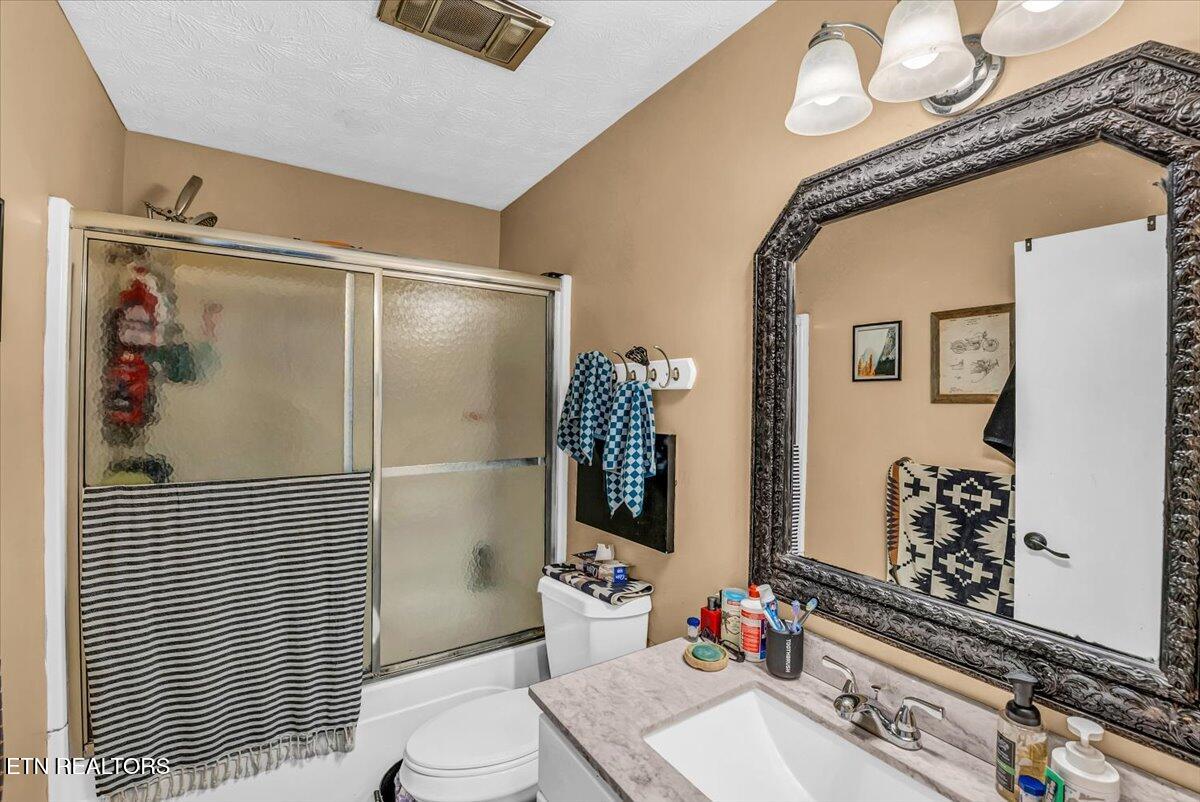 633 Sinking Springs Road Clinton TN 37716