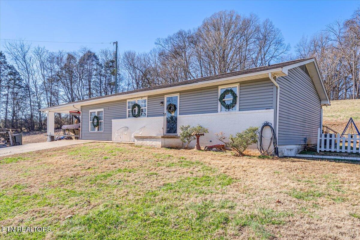 633 Sinking Springs Road Clinton TN 37716