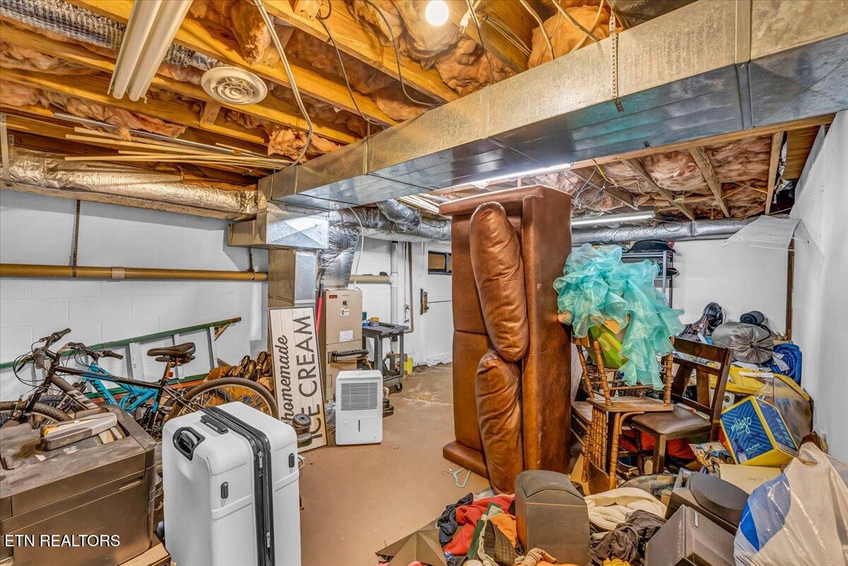 633 Sinking Springs Road Clinton TN 37716