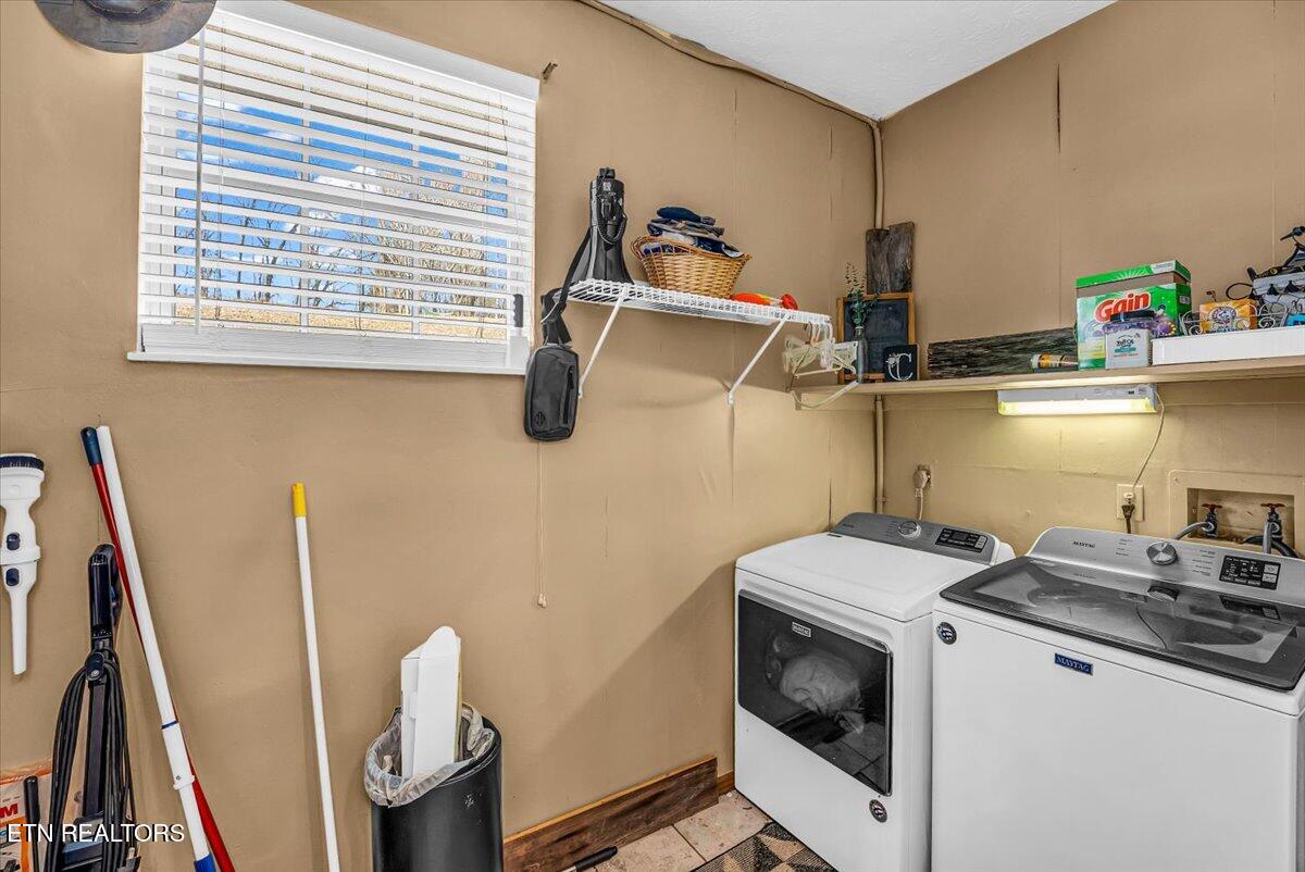 633 Sinking Springs Road Clinton TN 37716