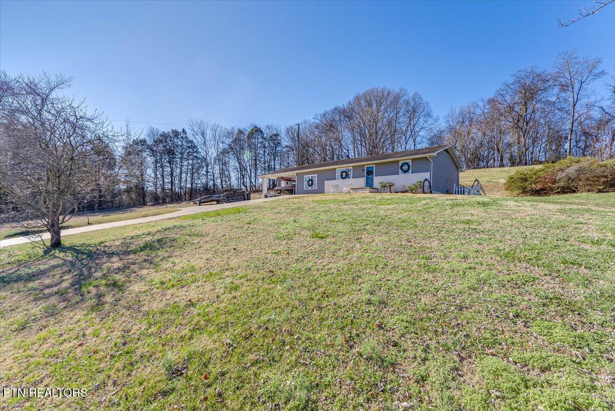 633 Sinking Springs Road Clinton TN 37716