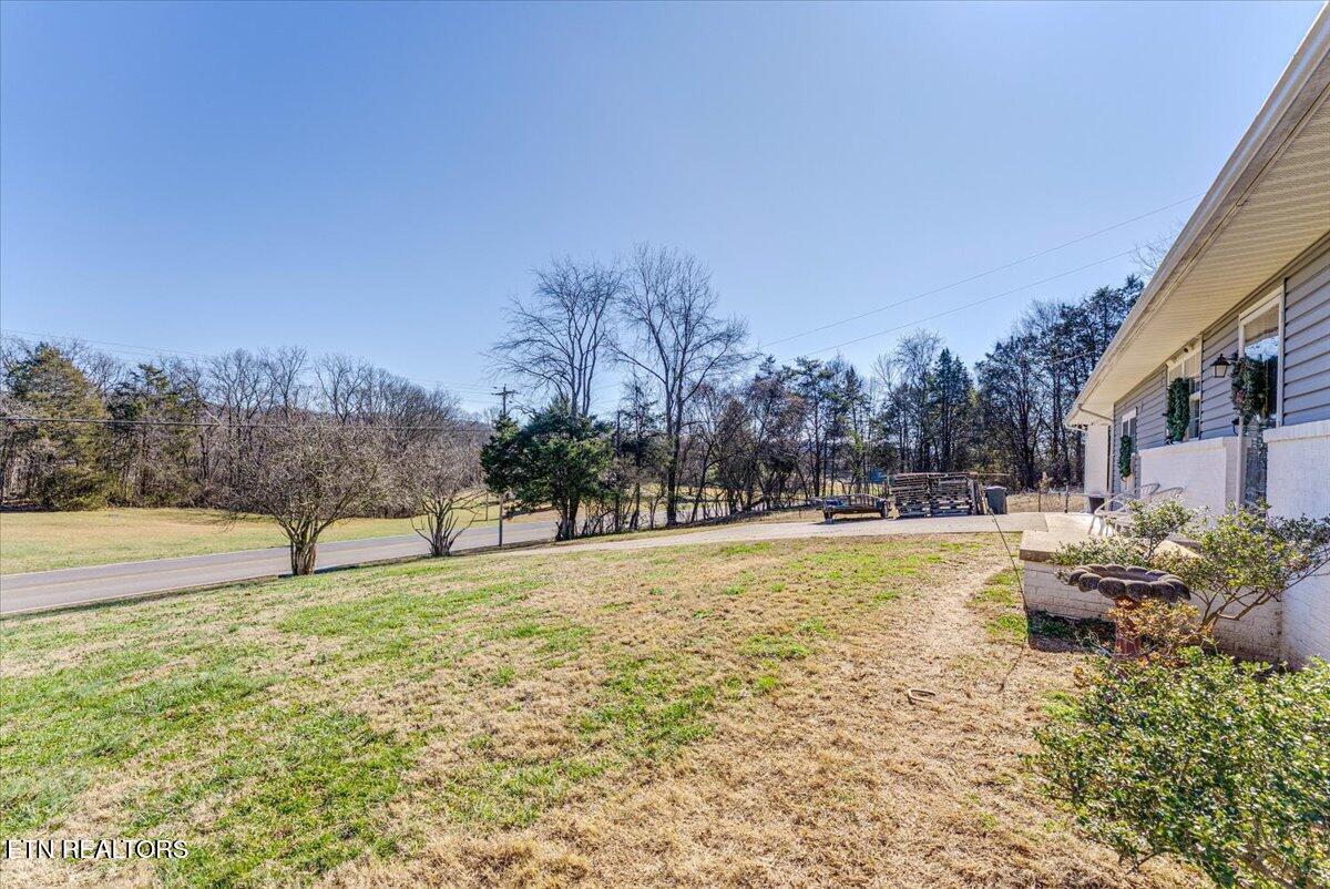 633 Sinking Springs Road Clinton TN 37716