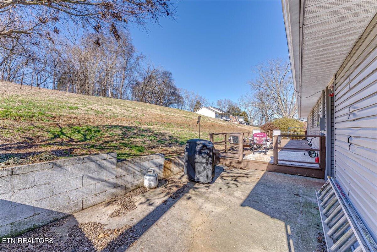 633 Sinking Springs Road Clinton TN 37716