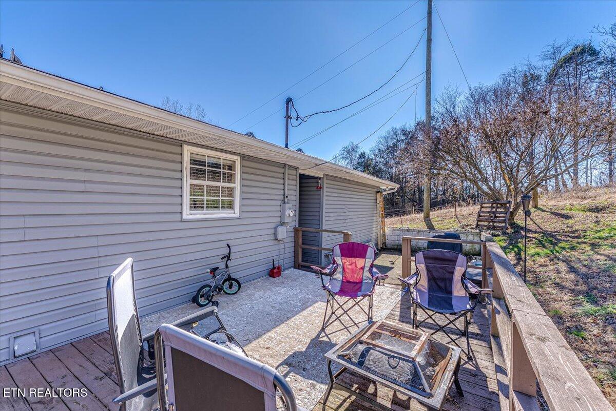 633 Sinking Springs Road Clinton TN 37716