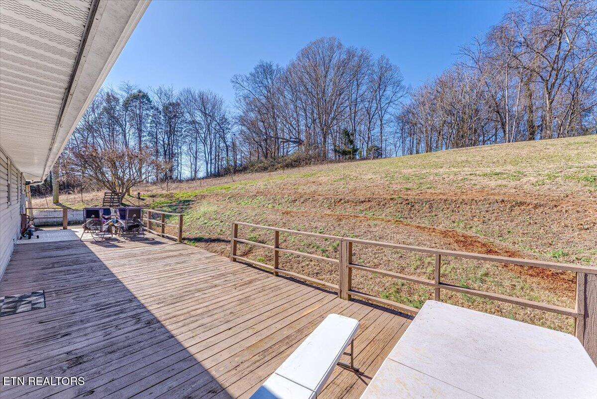 633 Sinking Springs Road Clinton TN 37716