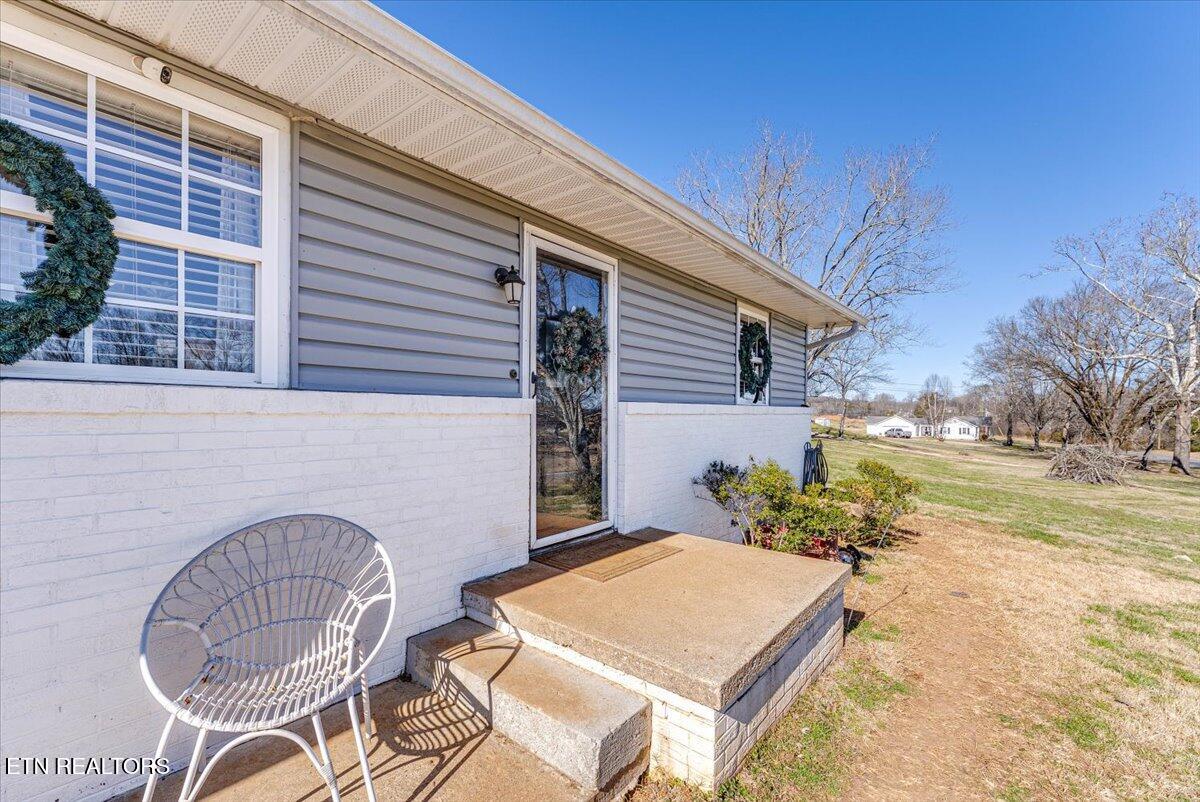 633 Sinking Springs Road Clinton TN 37716