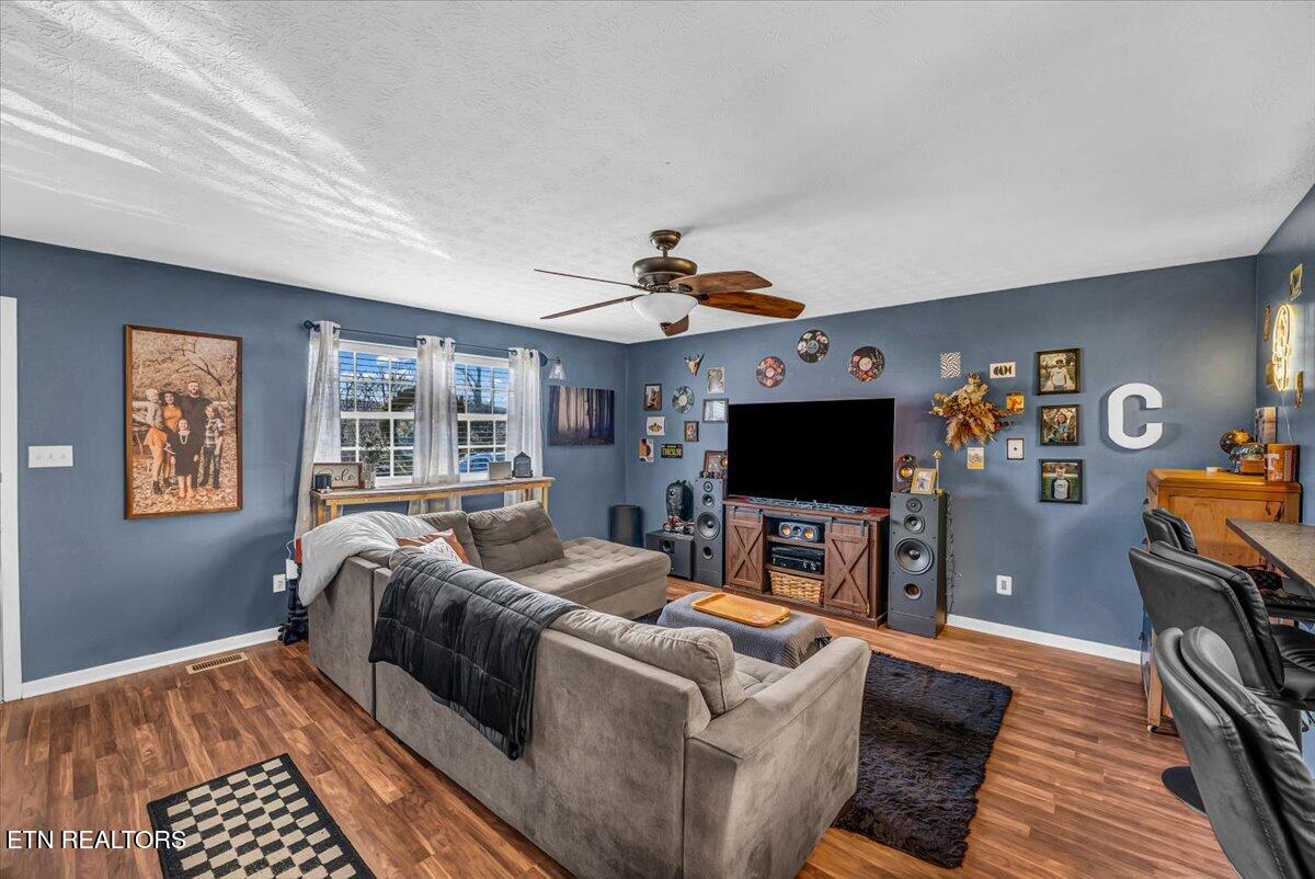 633 Sinking Springs Road Clinton TN 37716