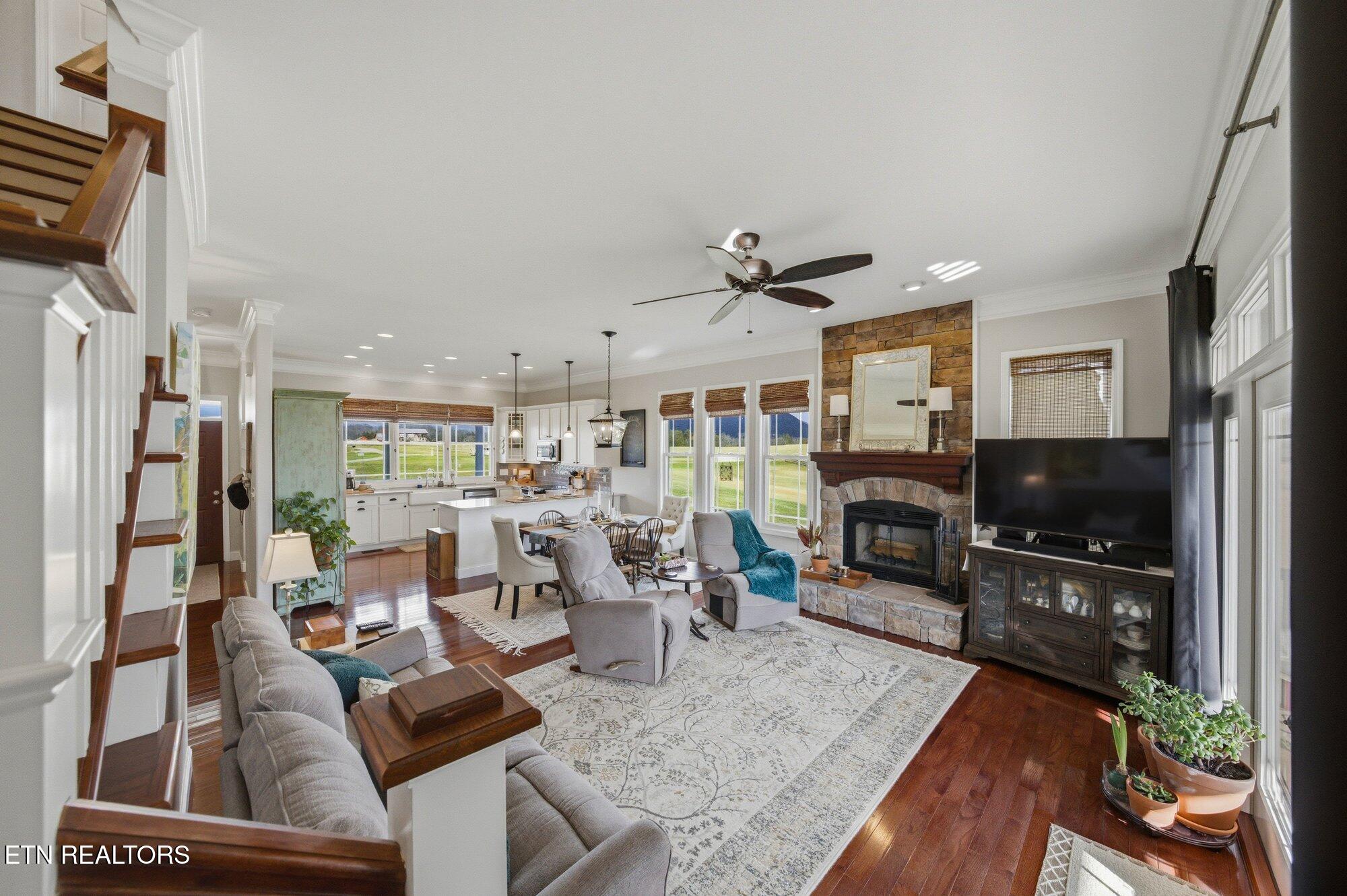 7425 Mountain Glory Way Corryton TN 37721