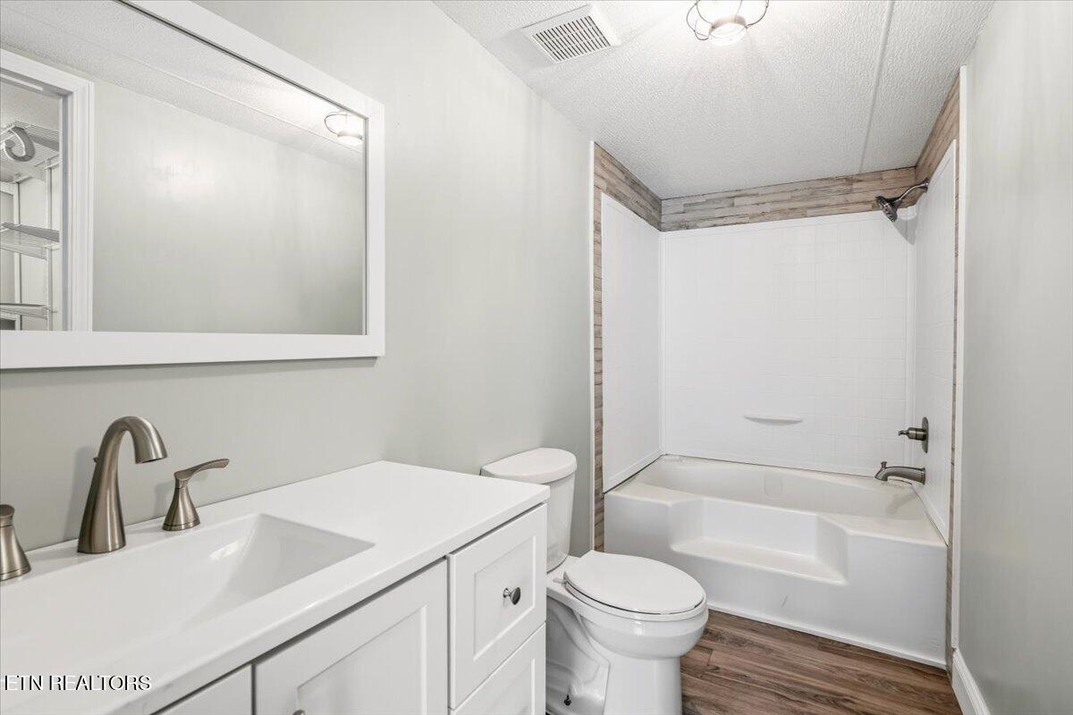 123 Sweat Lane Lafollette TN 37766