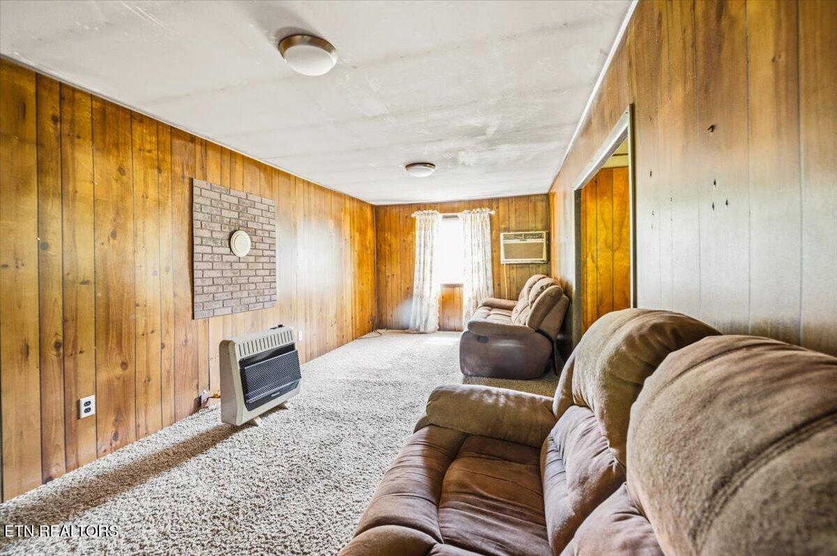 123 Sweat Lane Lafollette TN 37766