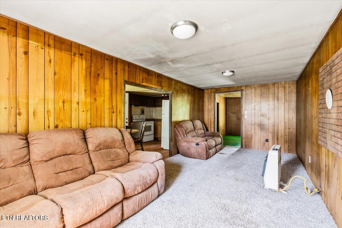 123 Sweat Lane Lafollette TN 37766