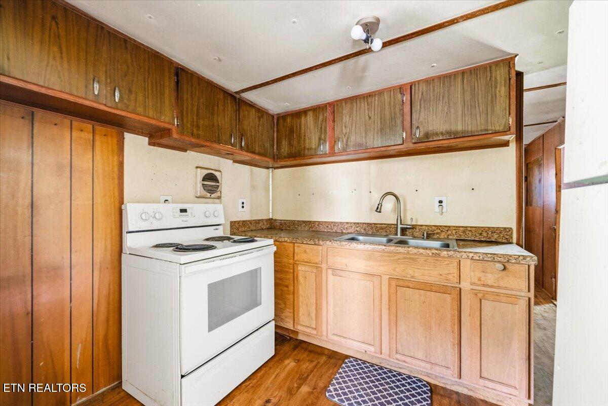 123 Sweat Lane Lafollette TN 37766