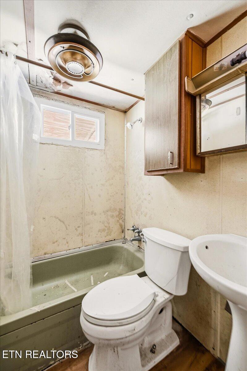 123 Sweat Lane Lafollette TN 37766