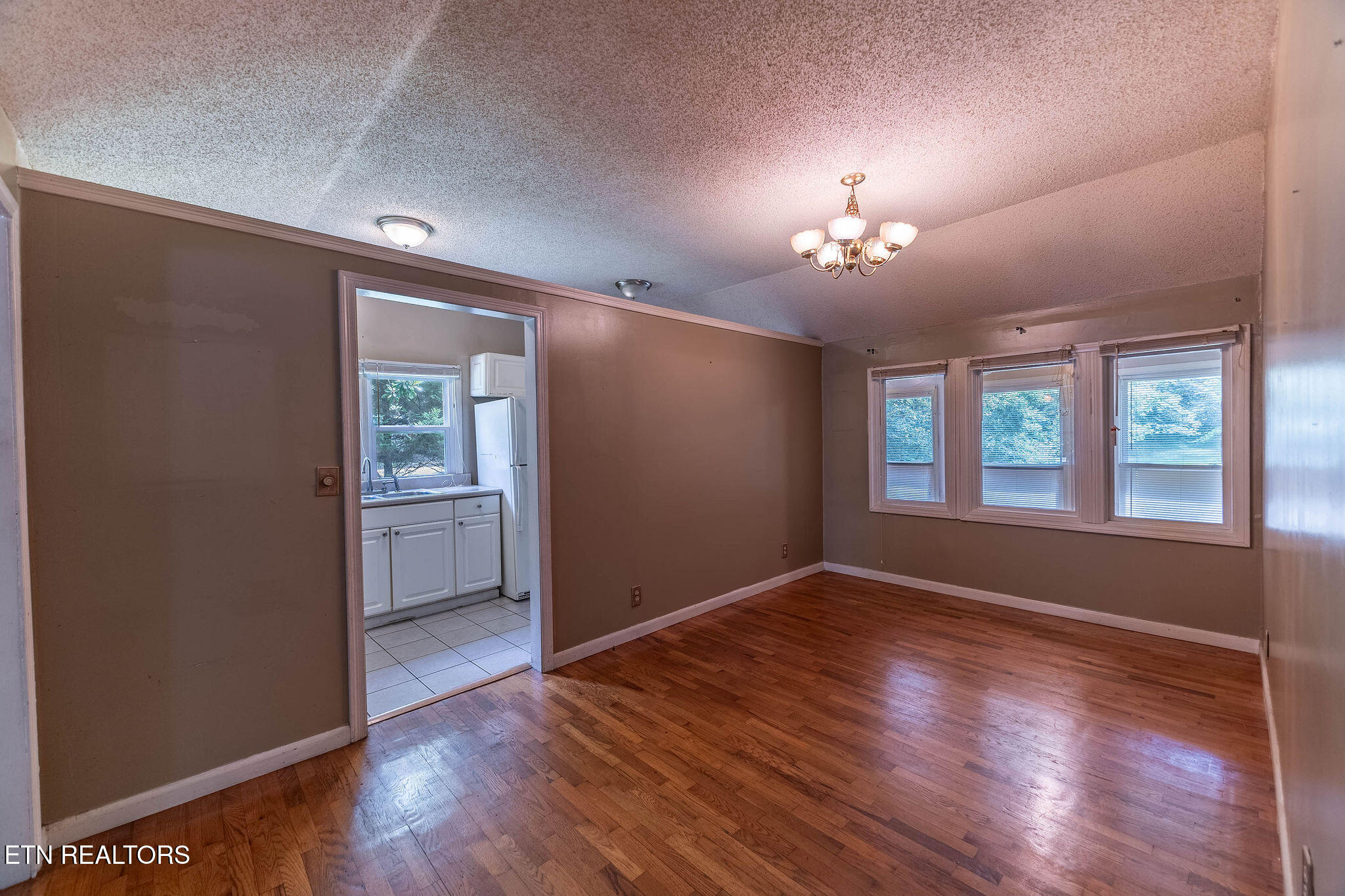 130 Oakland Avenue Lenoir City TN 37771