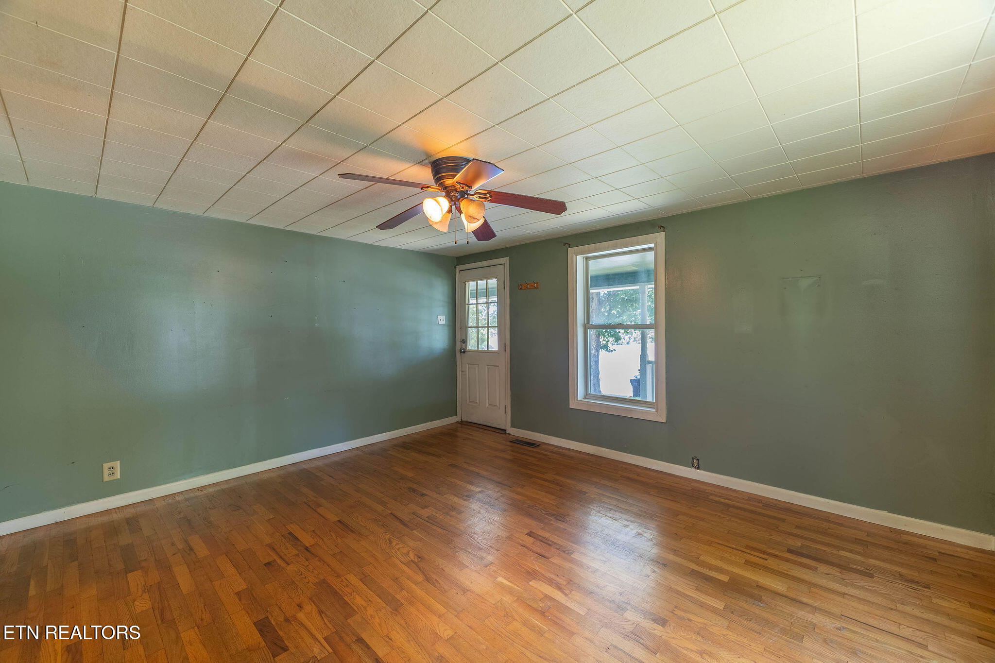 130 Oakland Avenue Lenoir City TN 37771