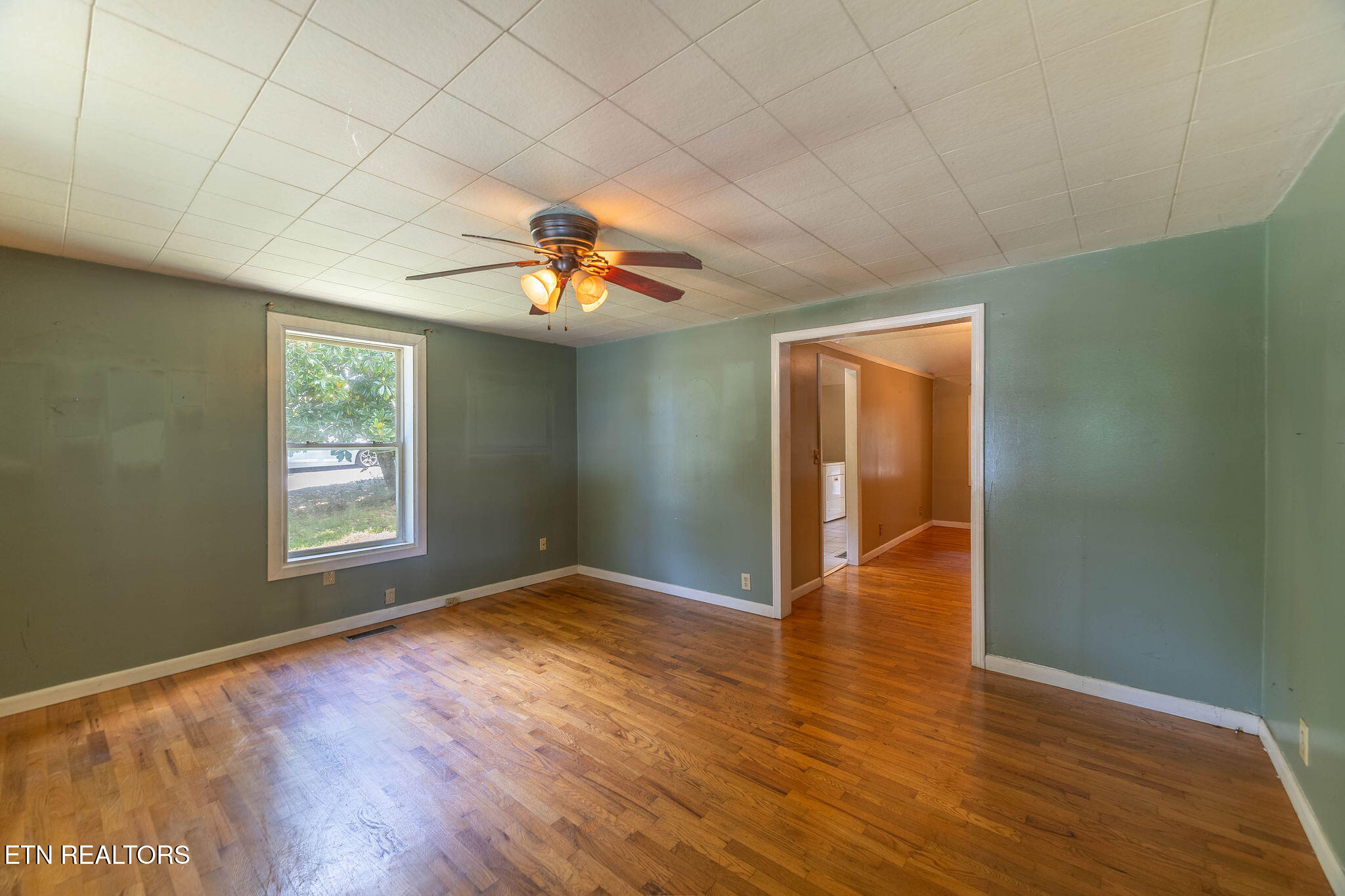 130 Oakland Avenue Lenoir City TN 37771