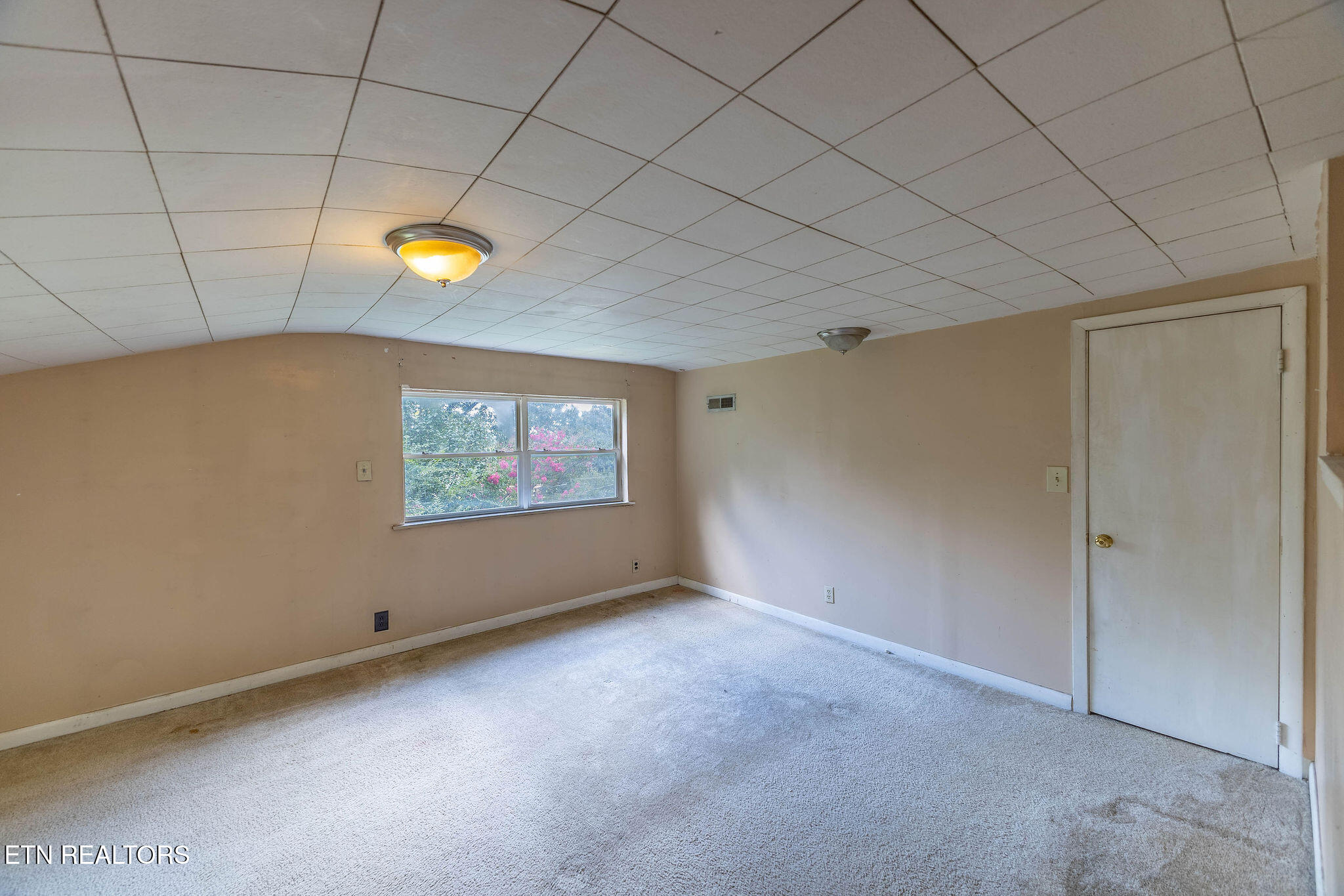 130 Oakland Avenue Lenoir City TN 37771