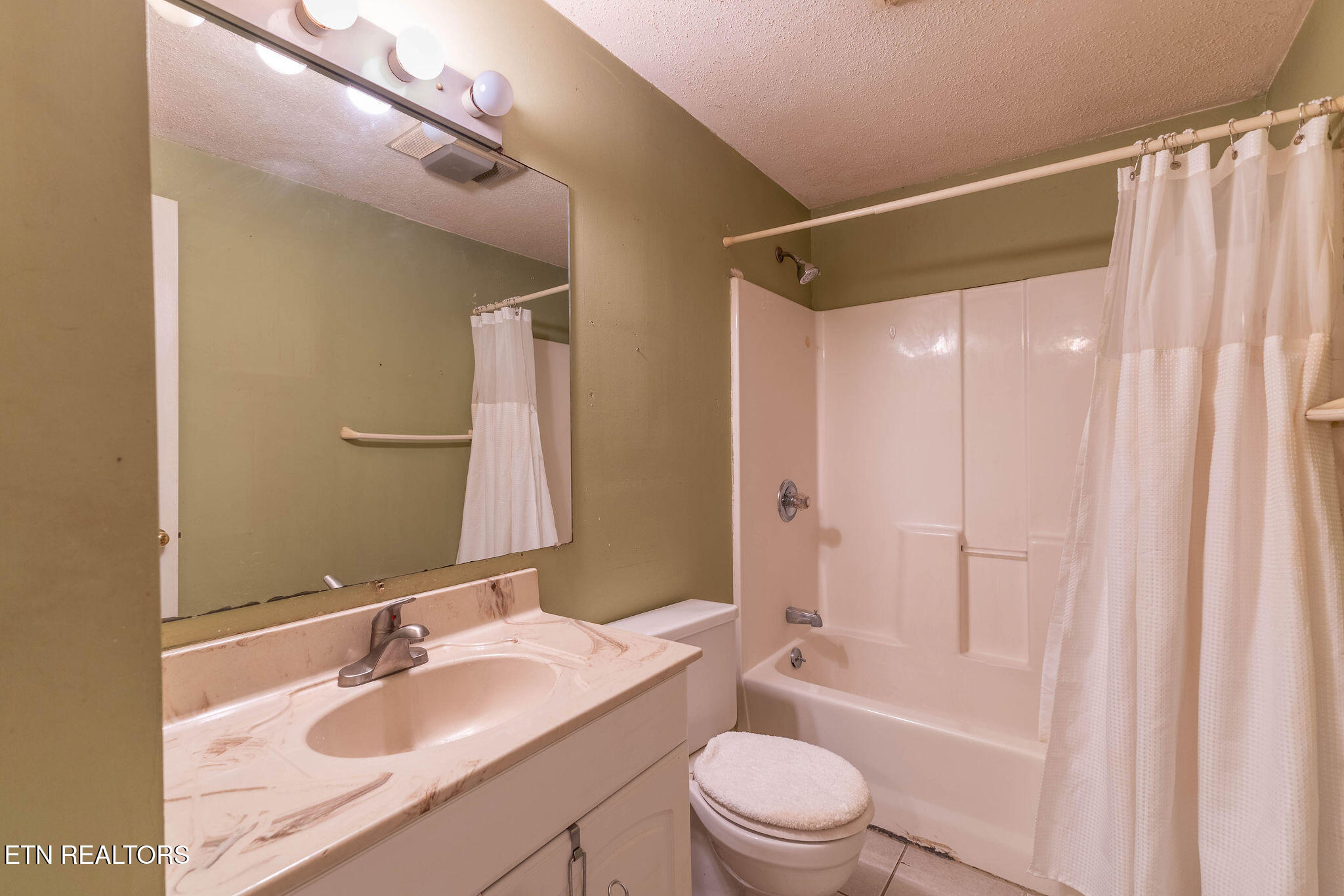 130 Oakland Avenue Lenoir City TN 37771