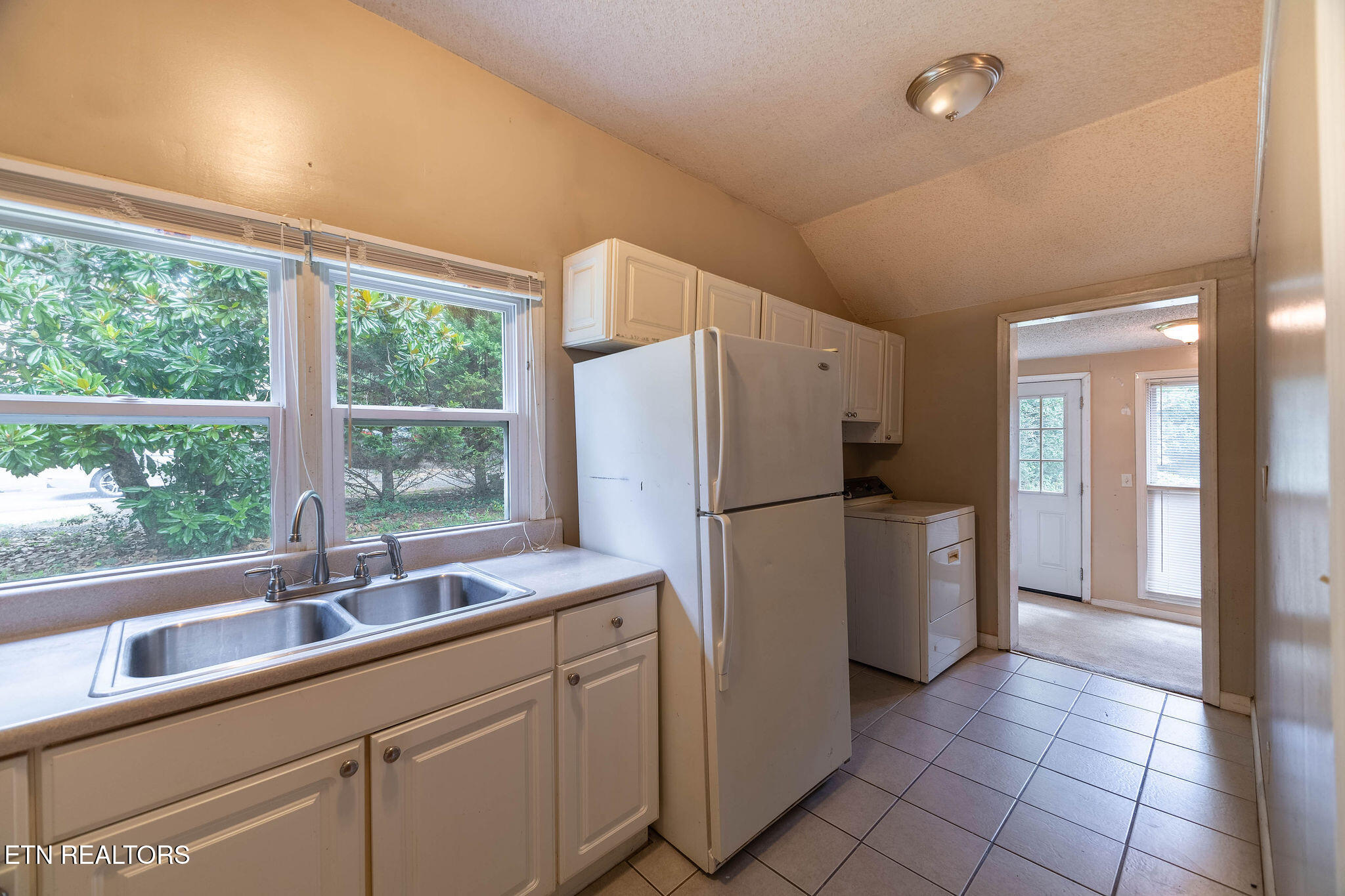 130 Oakland Avenue Lenoir City TN 37771