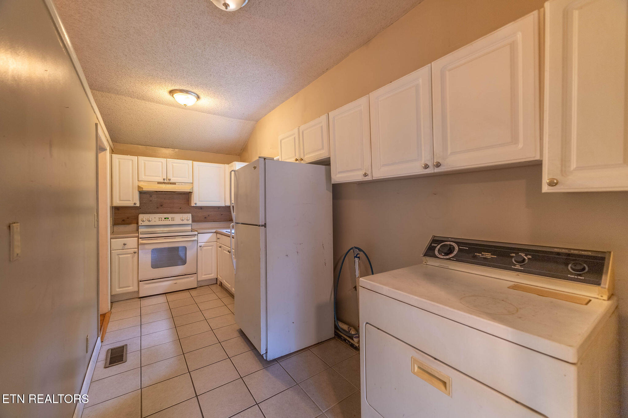 130 Oakland Avenue Lenoir City TN 37771