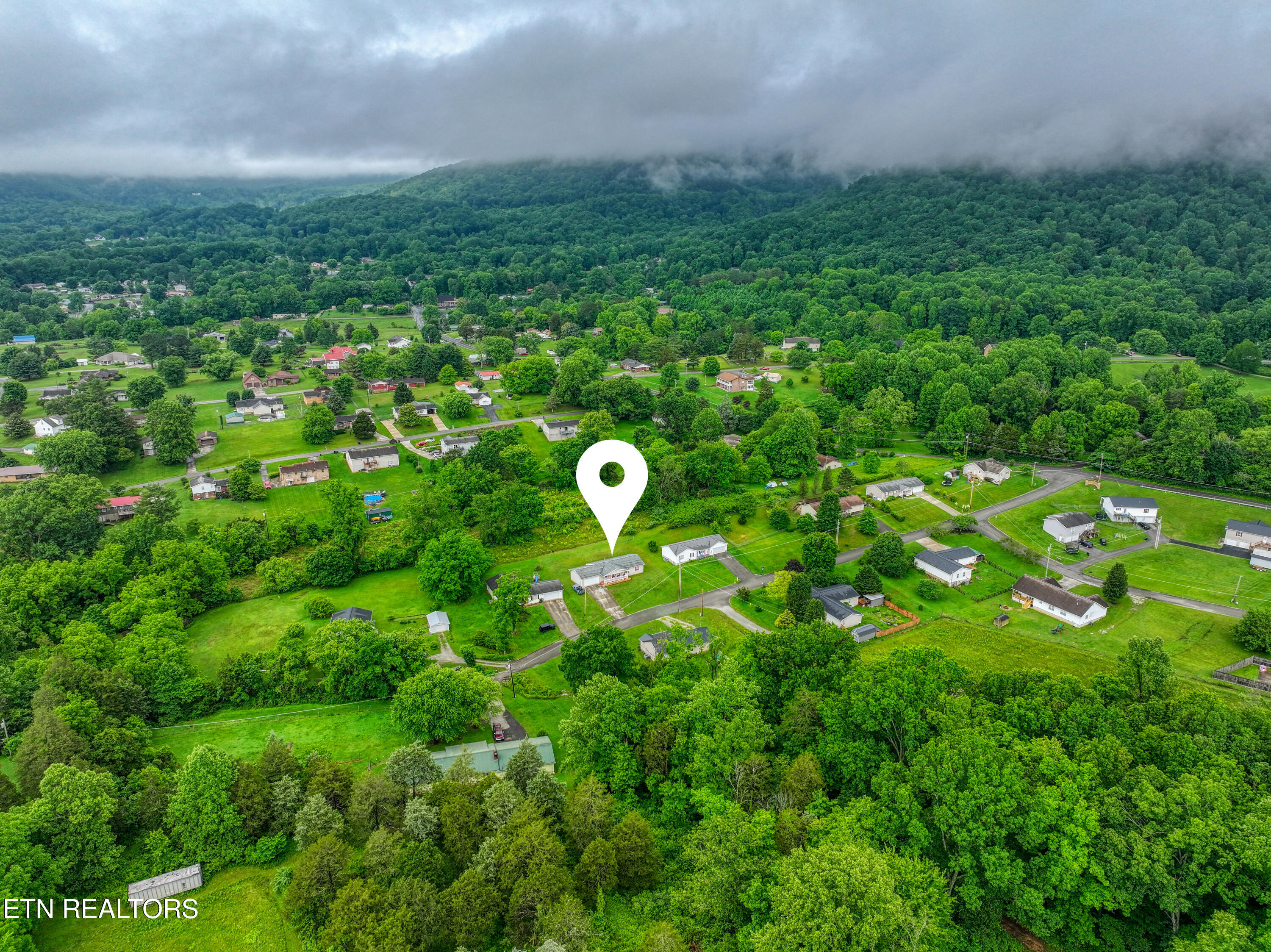 160 M & M Lane Jacksboro TN 37757