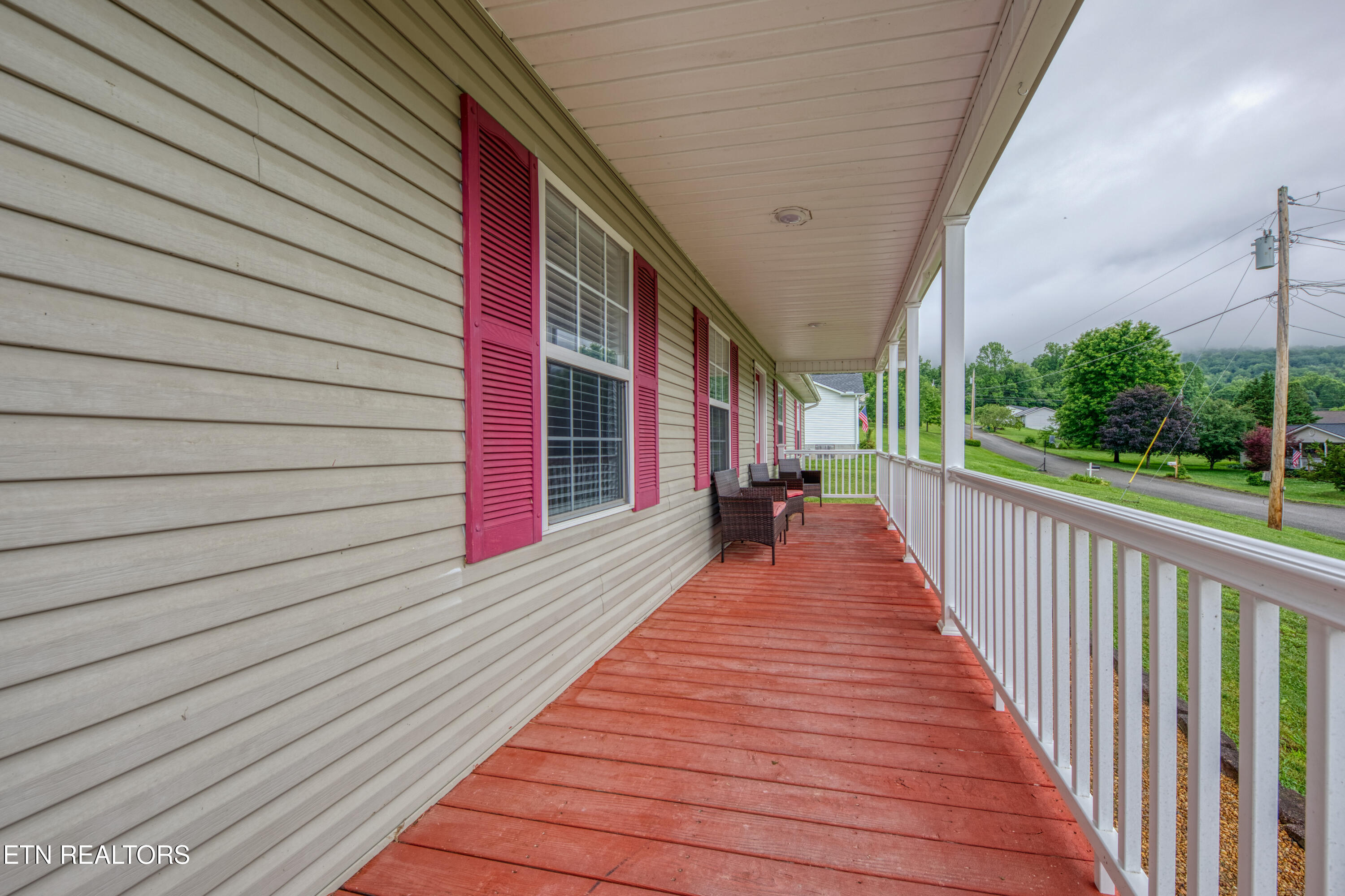 160 M & M Lane Jacksboro TN 37757