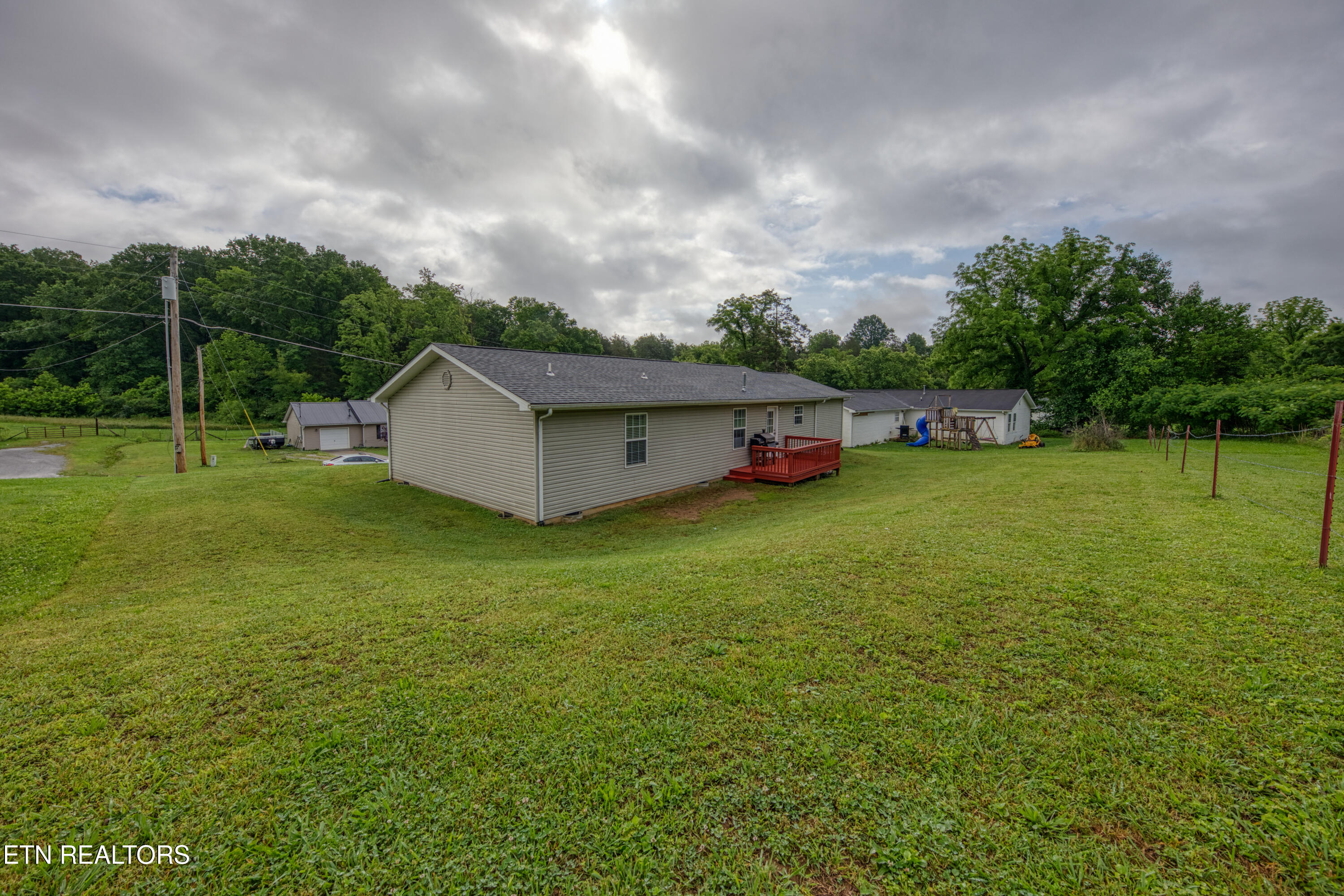 160 M & M Lane Jacksboro TN 37757
