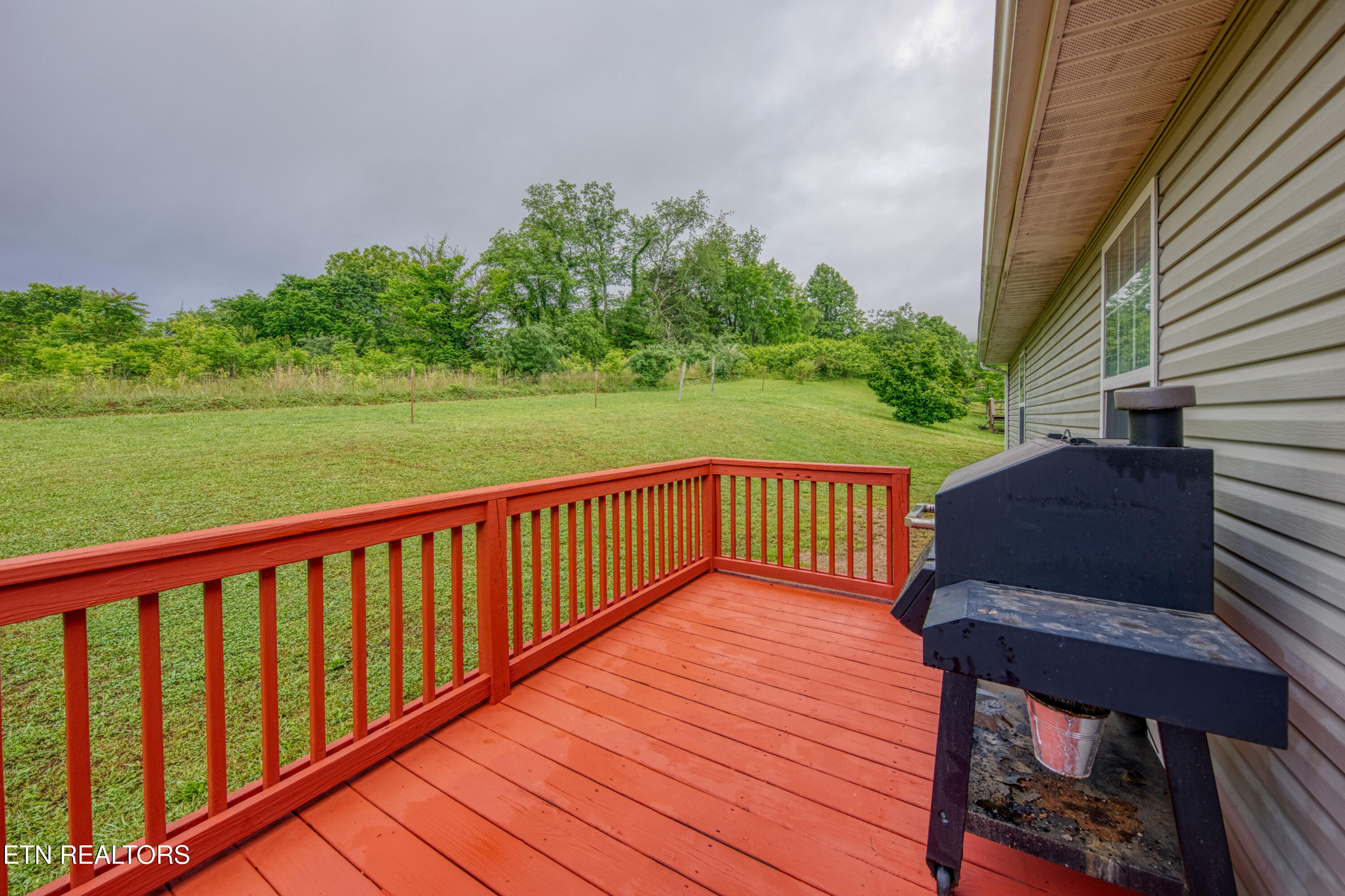 160 M & M Lane Jacksboro TN 37757