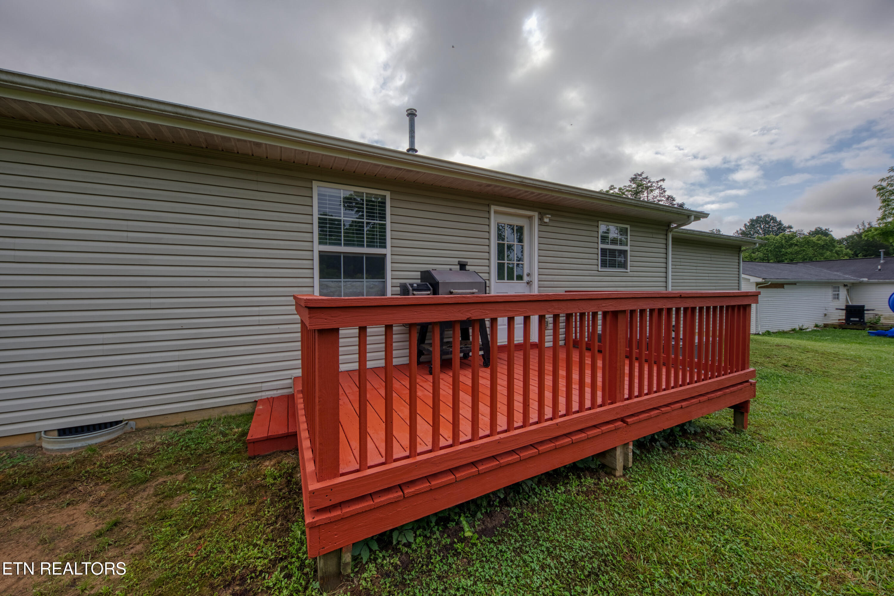 160 M & M Lane Jacksboro TN 37757