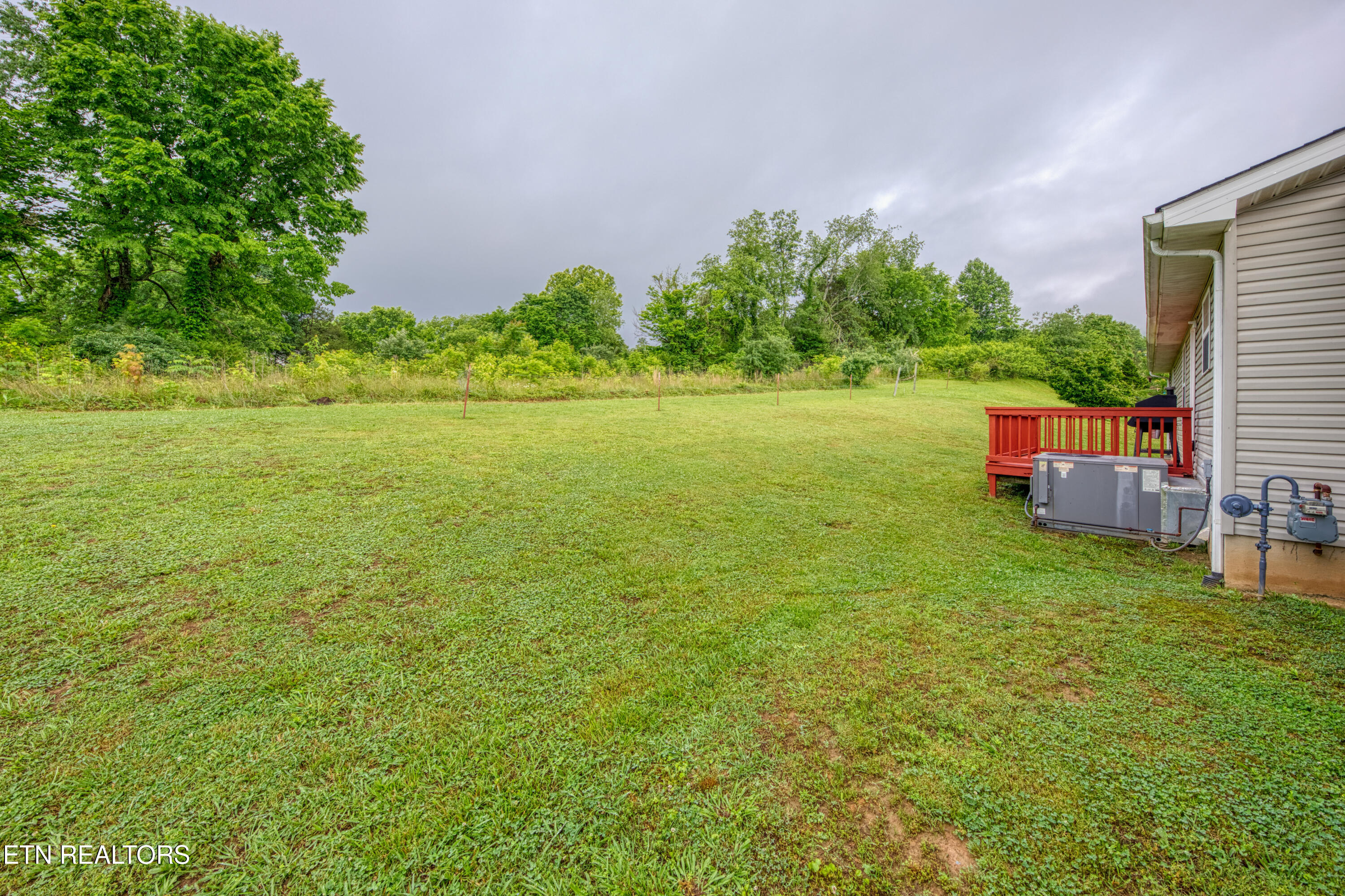 160 M & M Lane Jacksboro TN 37757