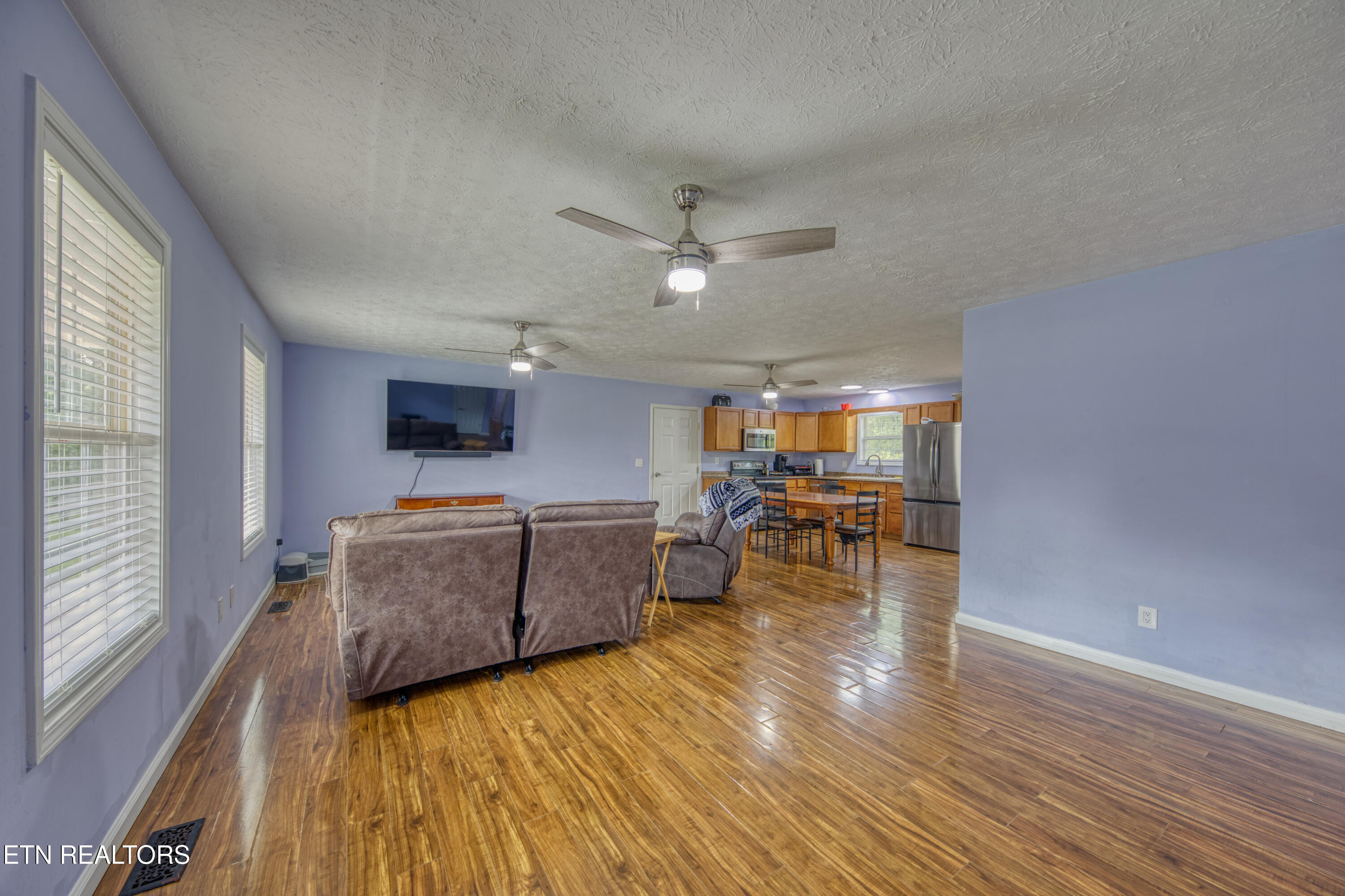 160 M & M Lane Jacksboro TN 37757