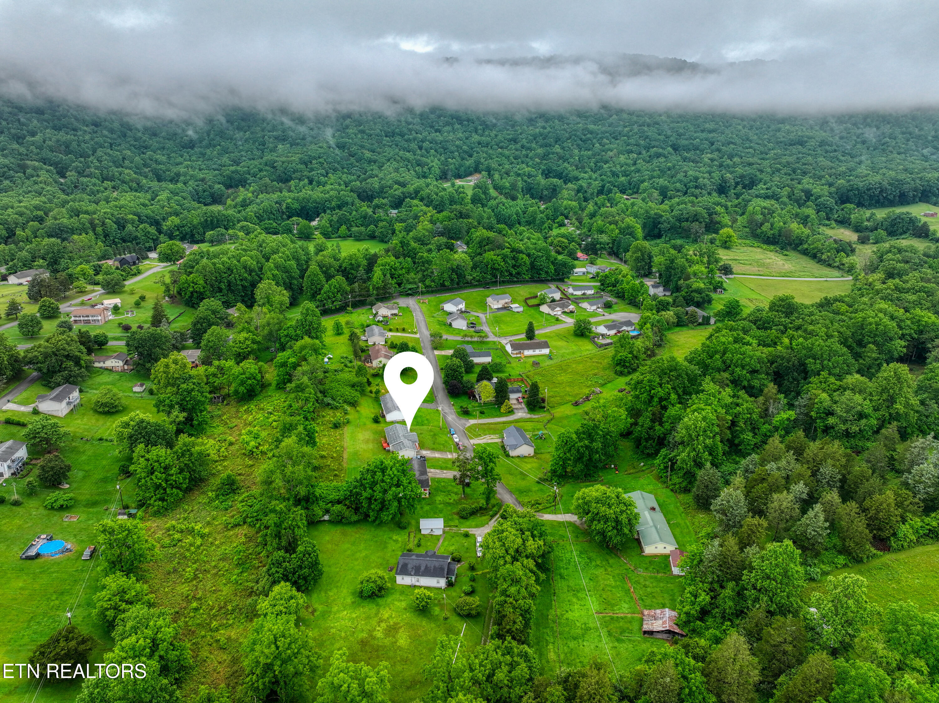 160 M & M Lane Jacksboro TN 37757