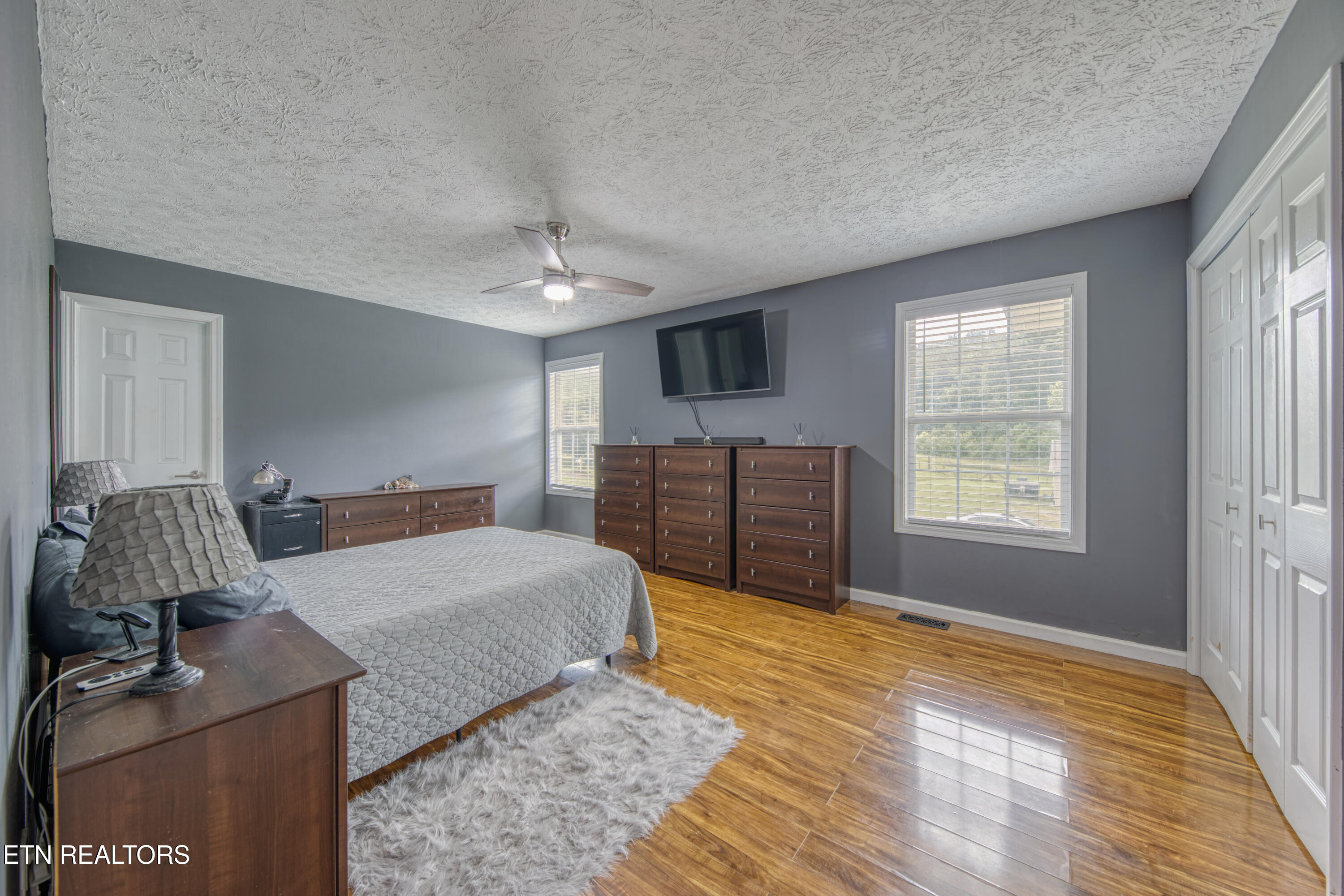 160 M & M Lane Jacksboro TN 37757