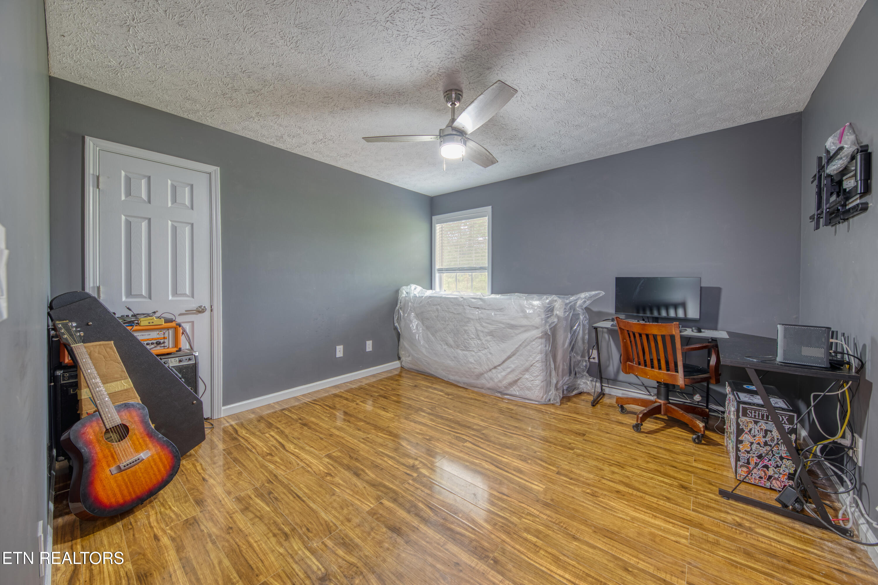 160 M & M Lane Jacksboro TN 37757