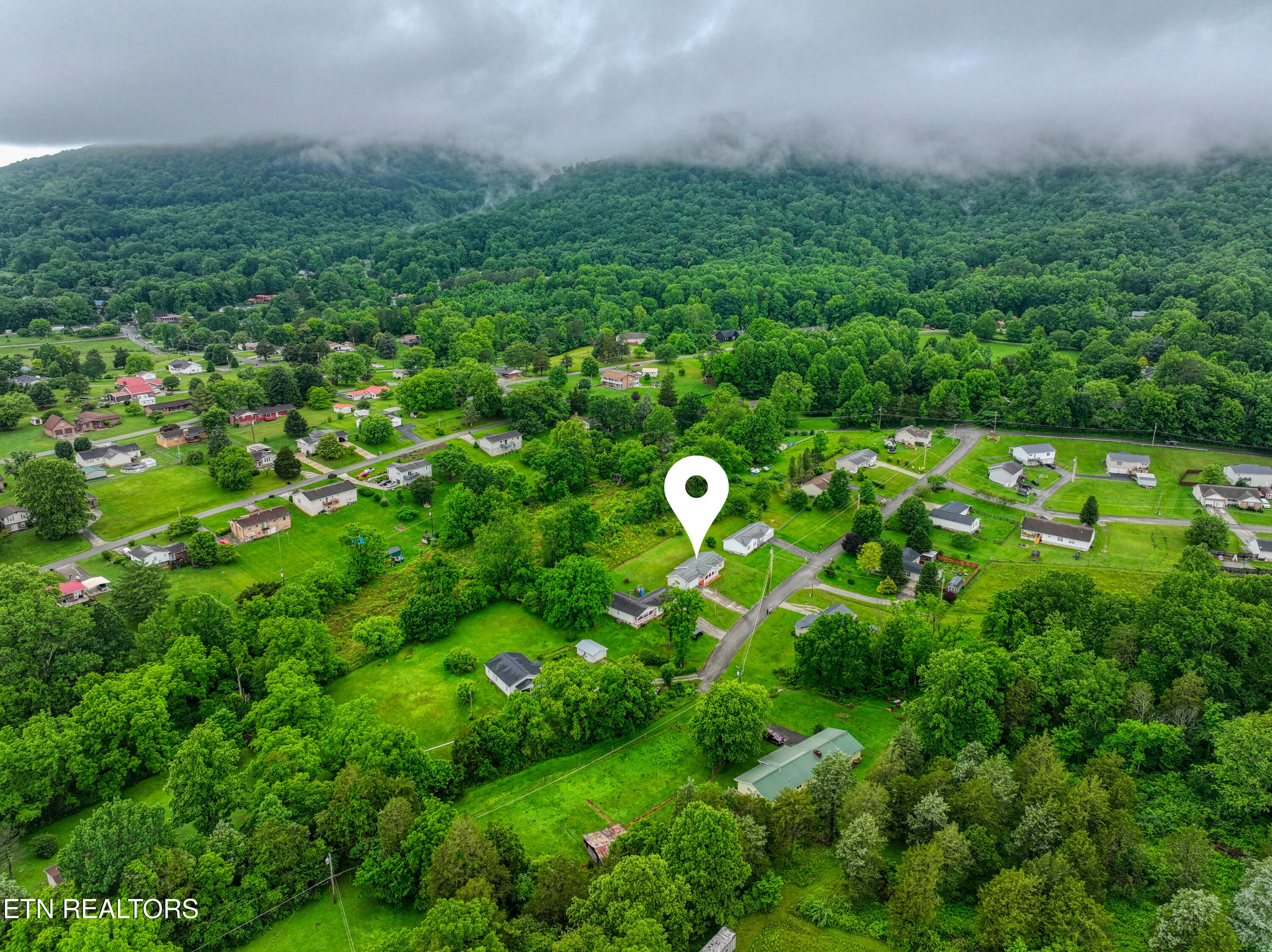 160 M & M Lane Jacksboro TN 37757
