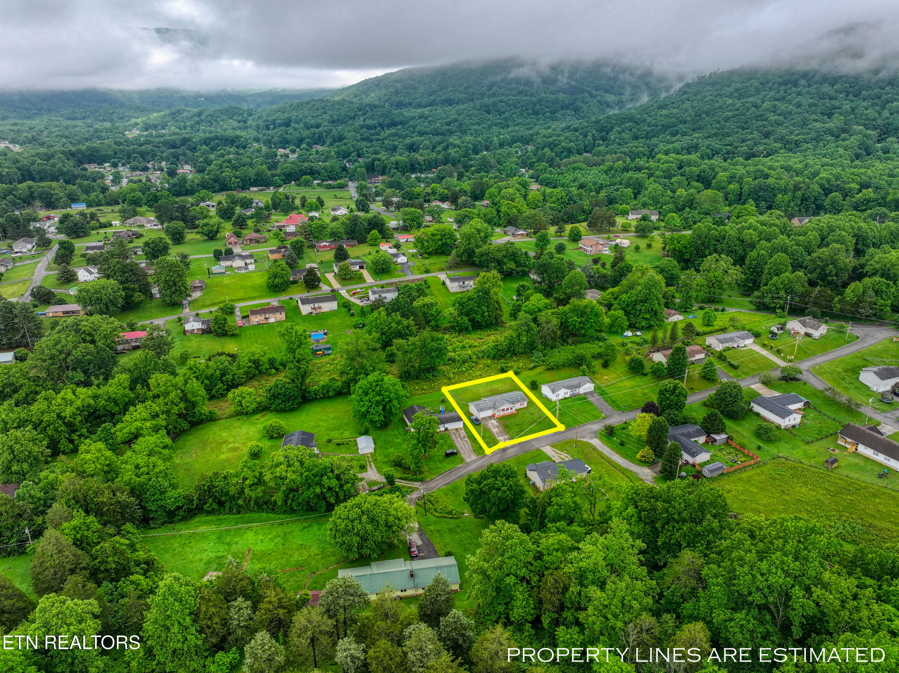 160 M & M Lane Jacksboro TN 37757