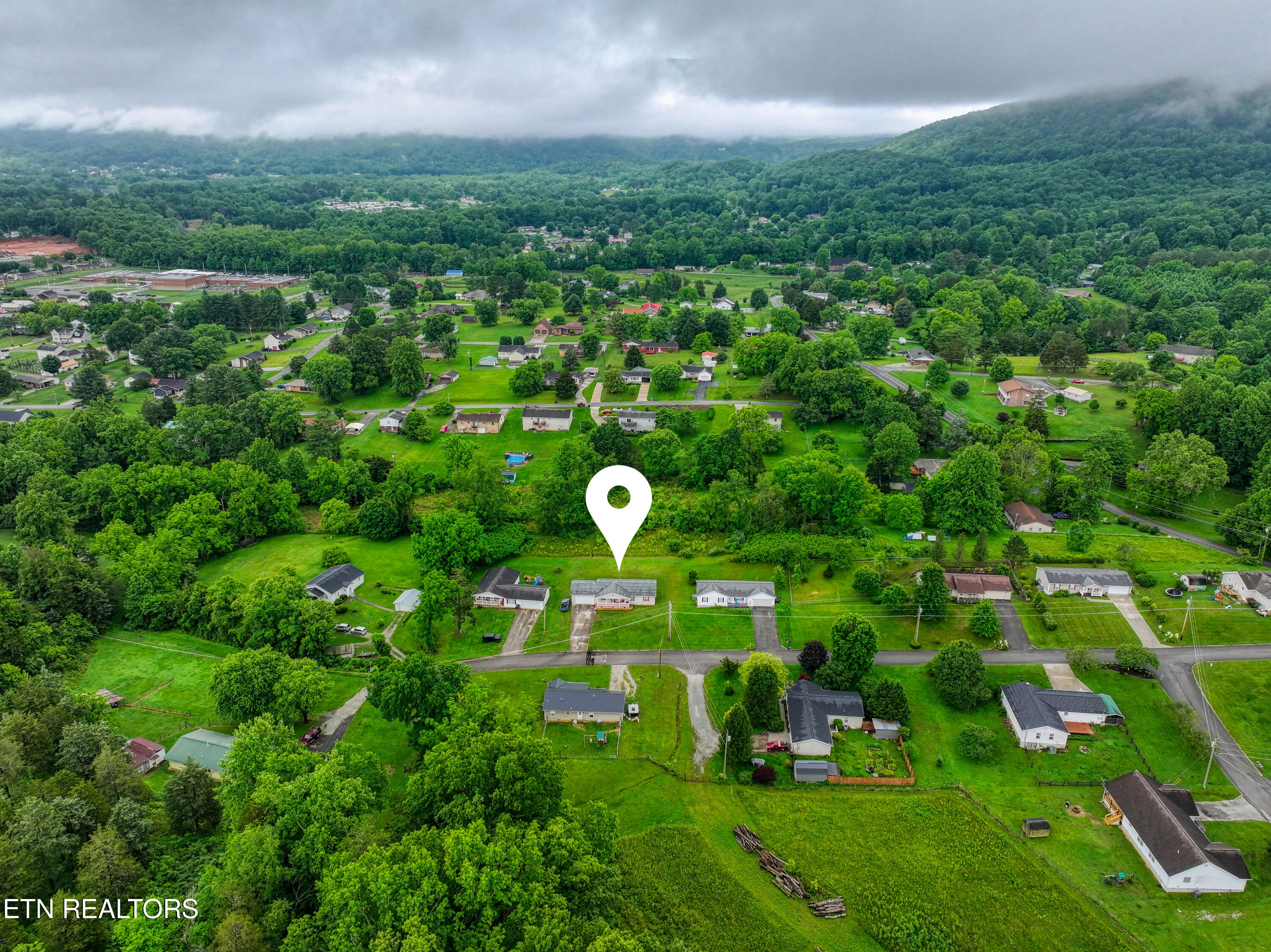 160 M & M Lane Jacksboro TN 37757