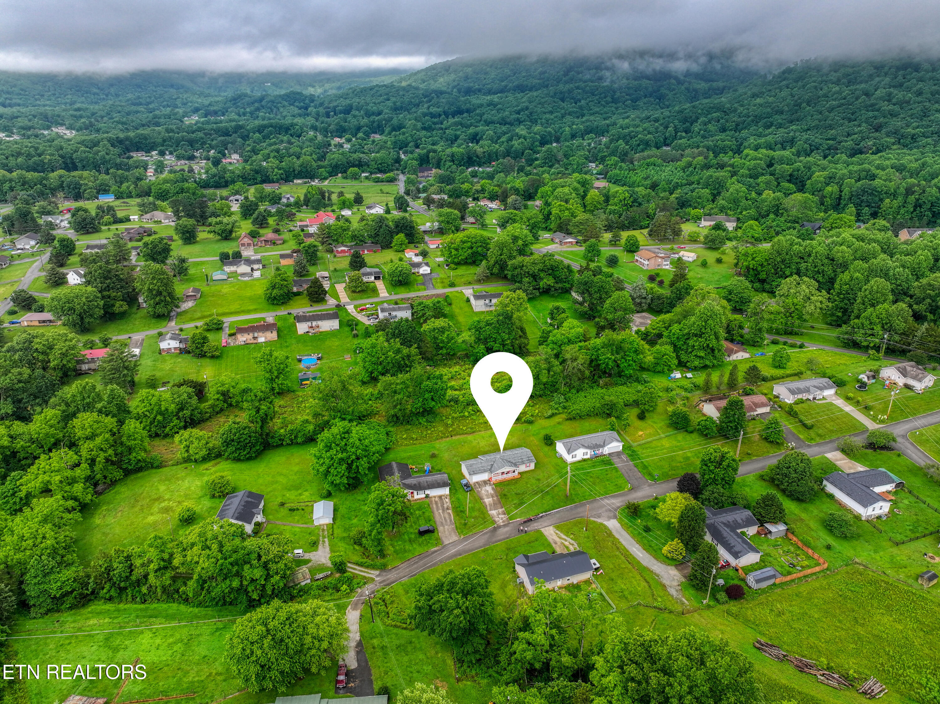 160 M & M Lane Jacksboro TN 37757