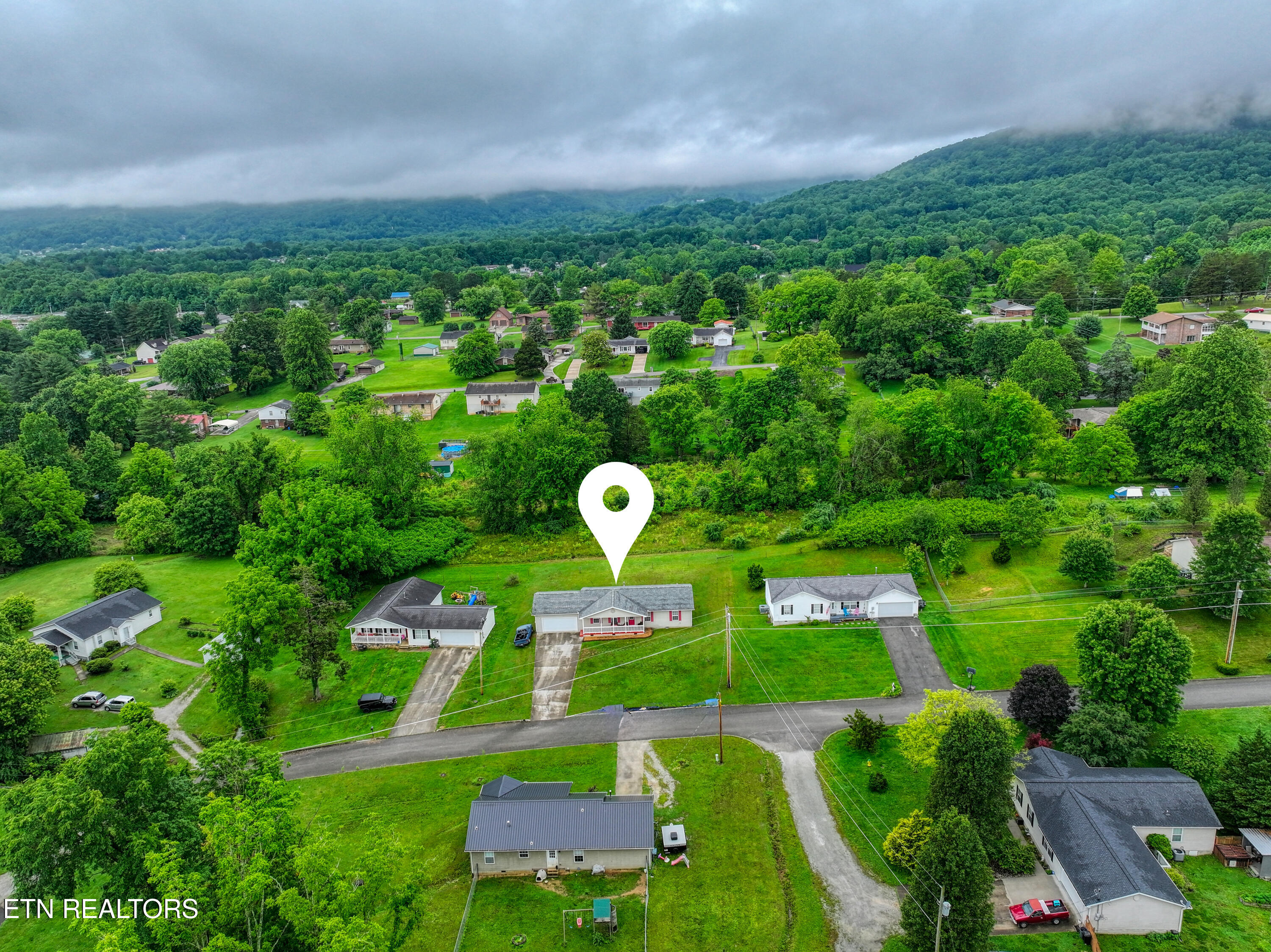 160 M & M Lane Jacksboro TN 37757