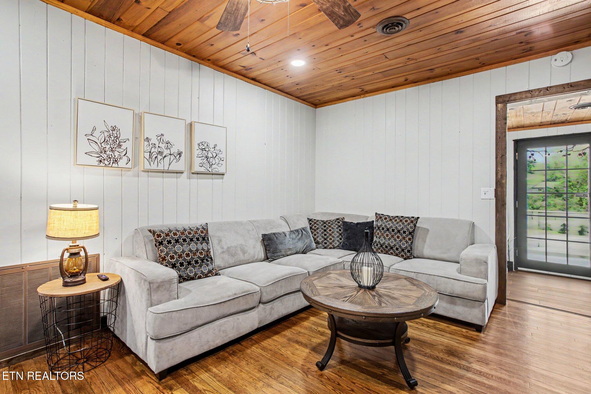 3110 Priscilla Heights Lane Pigeon Forge TN 37862
