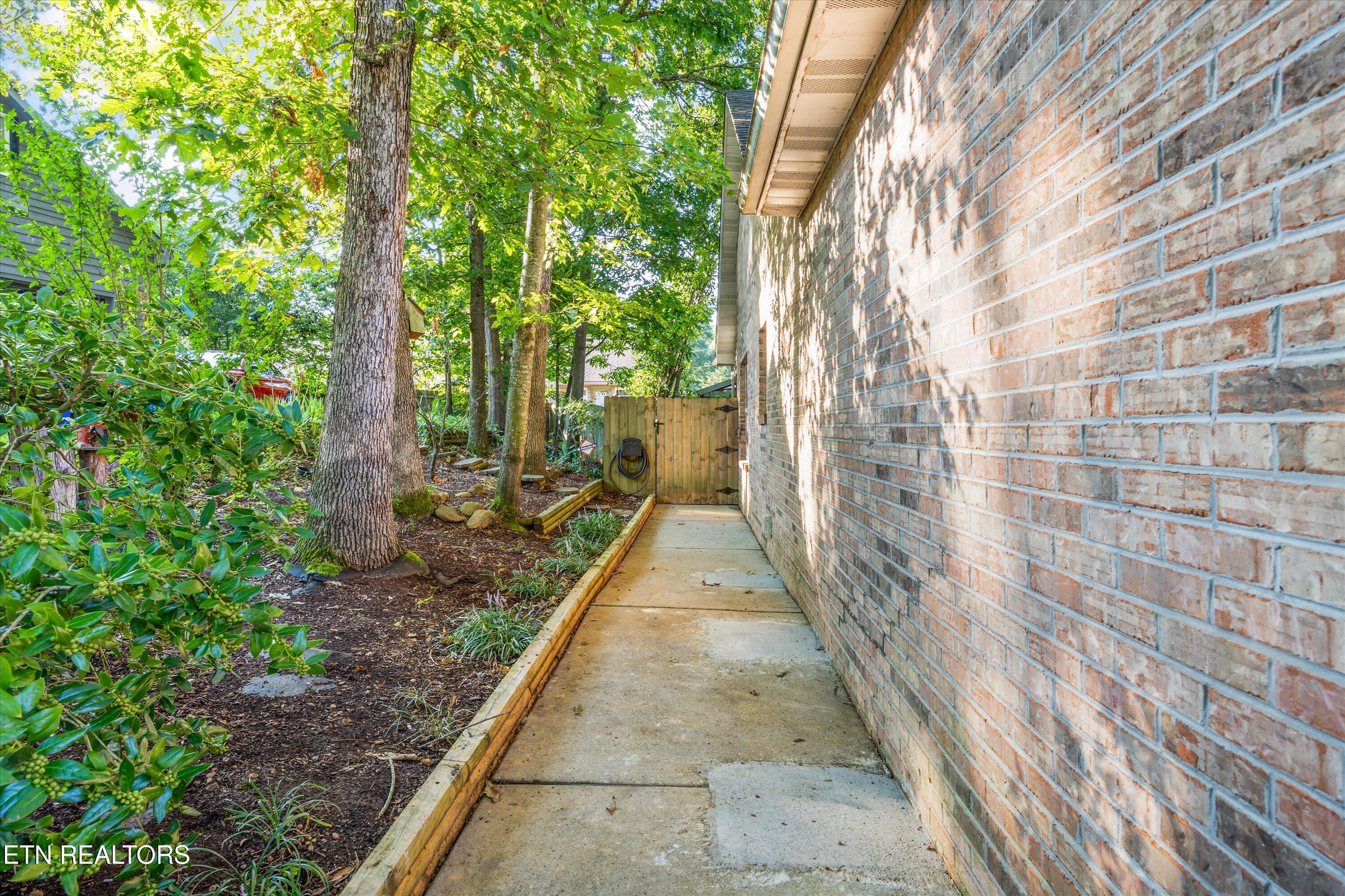 3220 Roanoke Circle Knoxville TN 37920