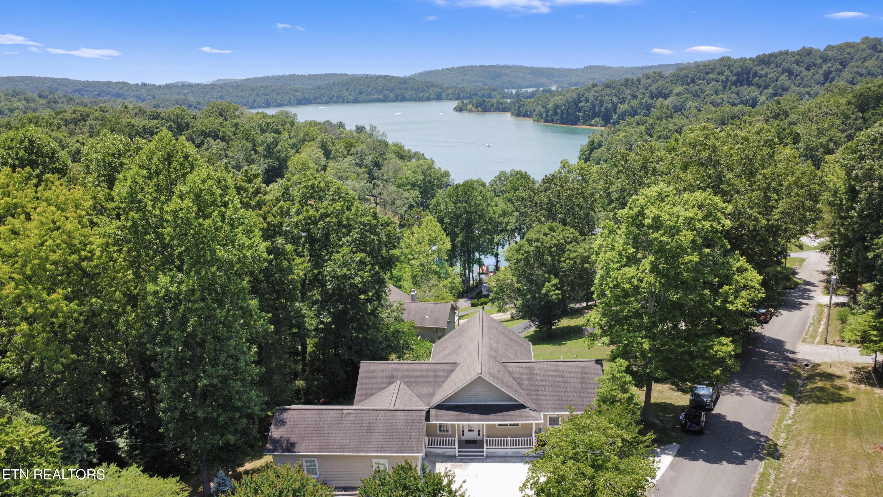 111 Deer Run Point Lafollette TN 37766