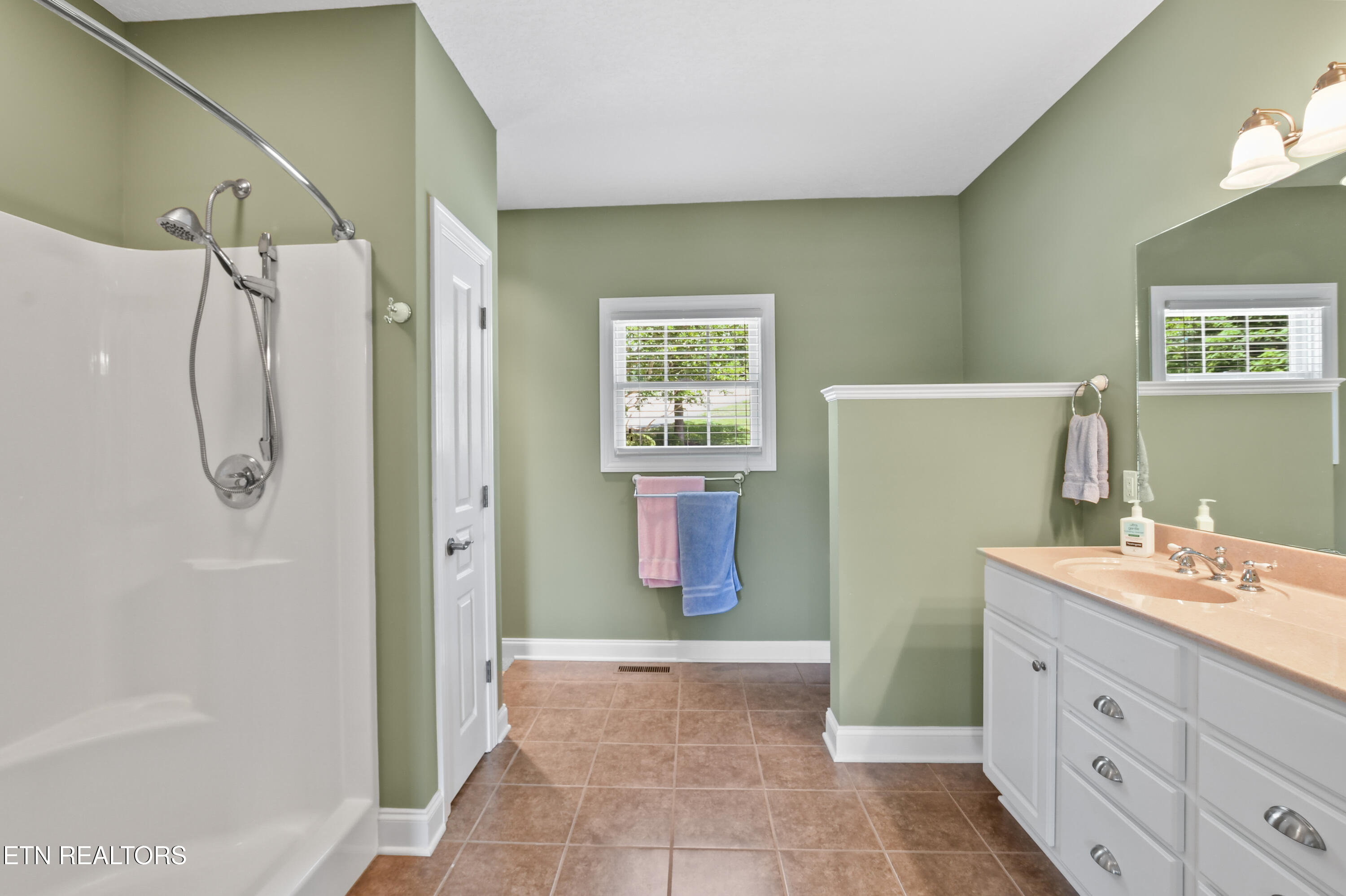 111 Deer Run Point Lafollette TN 37766