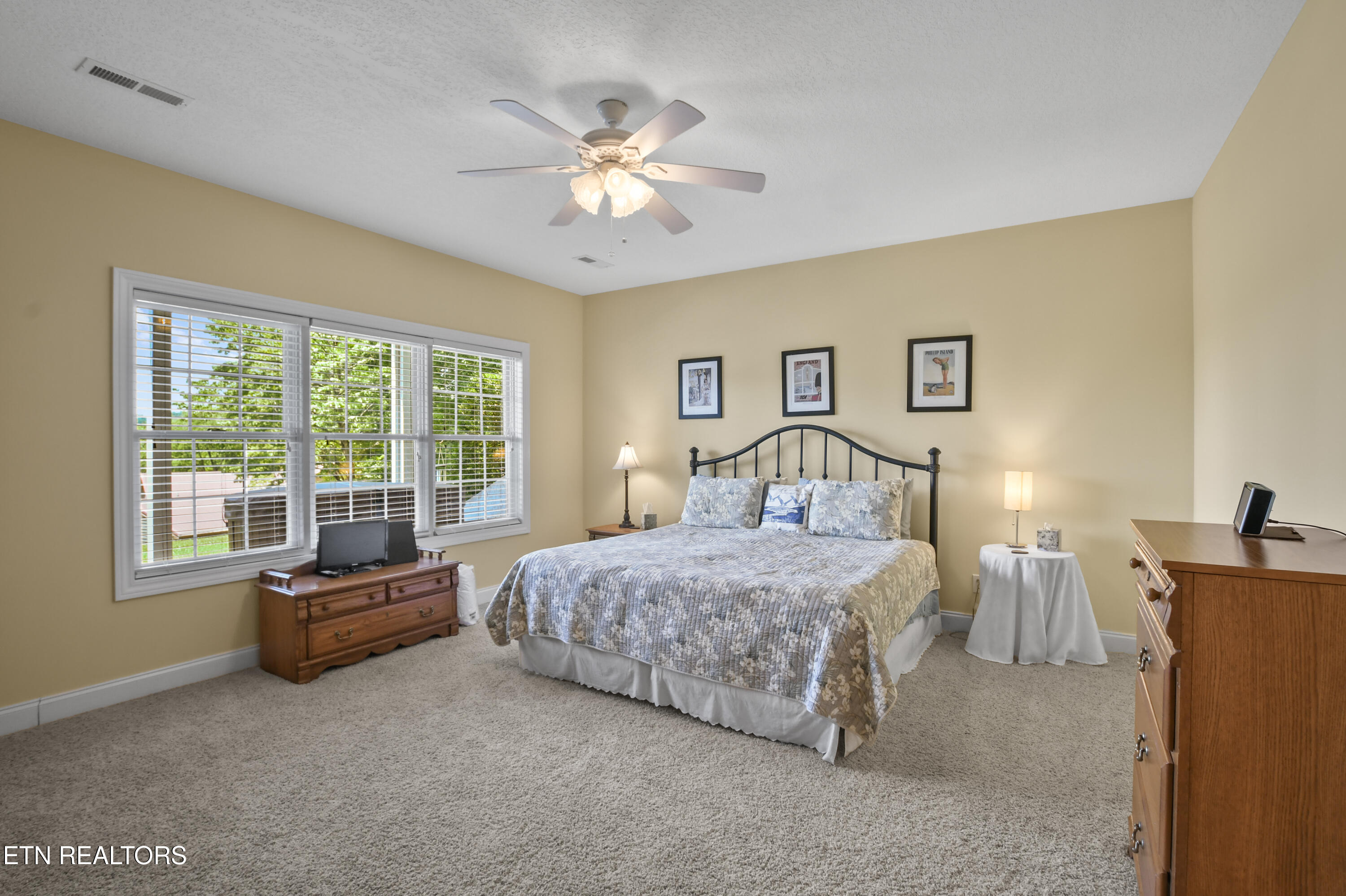 111 Deer Run Point Lafollette TN 37766