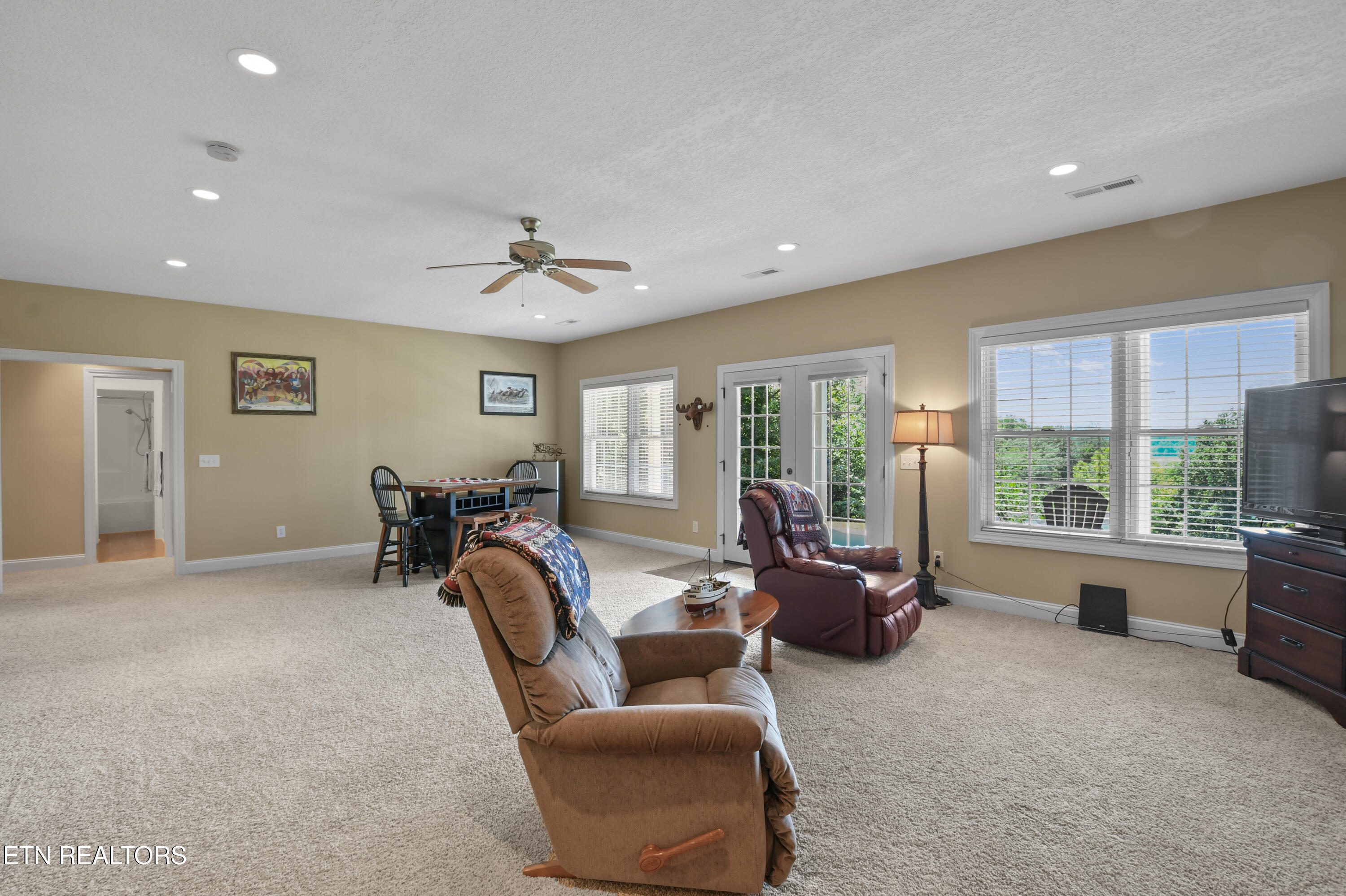 111 Deer Run Point Lafollette TN 37766